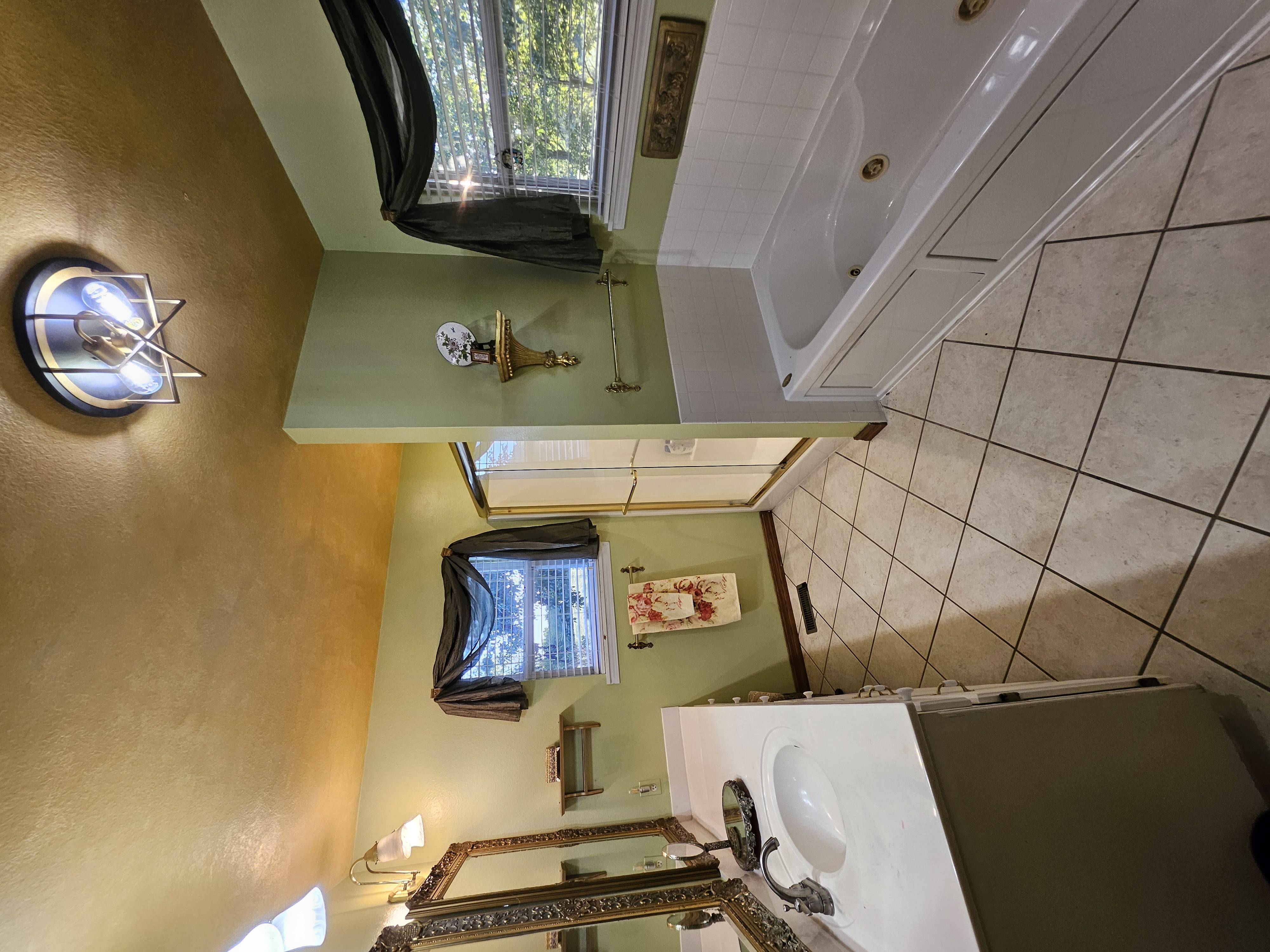 Pierce City, Missouri, 65723, United States, 5 Bedrooms Bedrooms, ,3 BathroomsBathrooms,Residential,For Sale,1975319