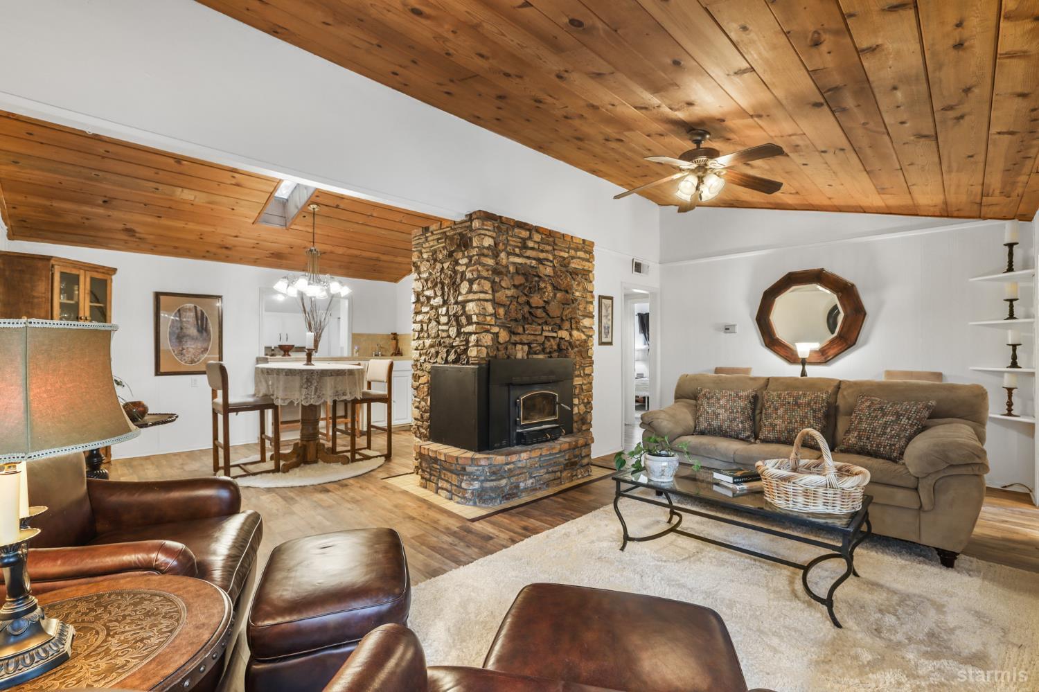 South Lake Tahoe, California, 96150, United States, 3 Bedrooms Bedrooms, ,2 BathroomsBathrooms,Residential,For Sale,2003328