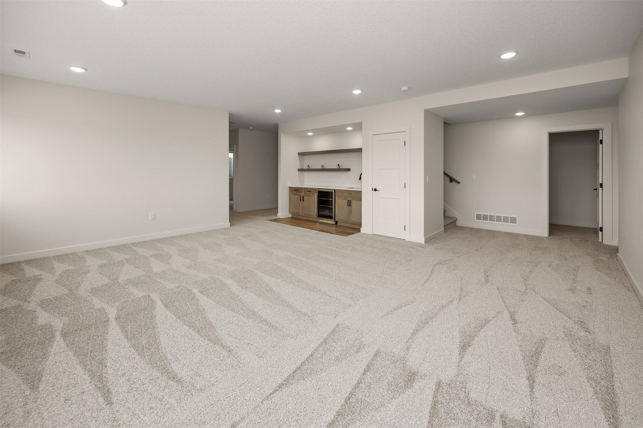 Urbandale, Iowa, 50323, United States, 4 Bedrooms Bedrooms, ,3 BathroomsBathrooms,Residential,For Sale,1975172