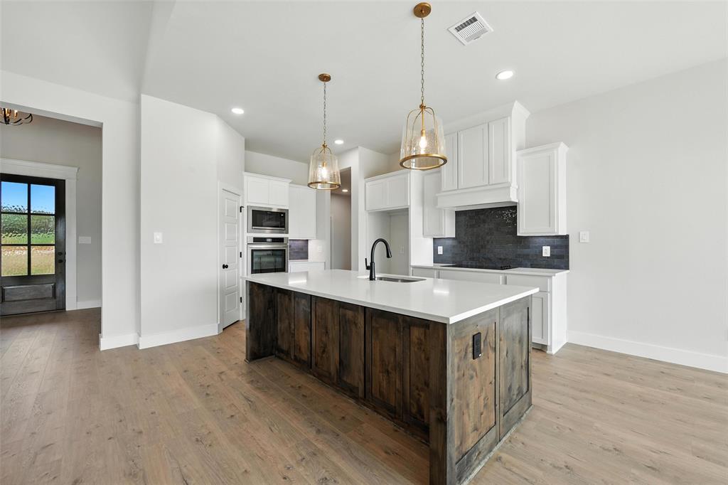 Weatherford, Texas, 76088, United States, 4 Bedrooms Bedrooms, ,3 BathroomsBathrooms,Residential,For Sale,1939670