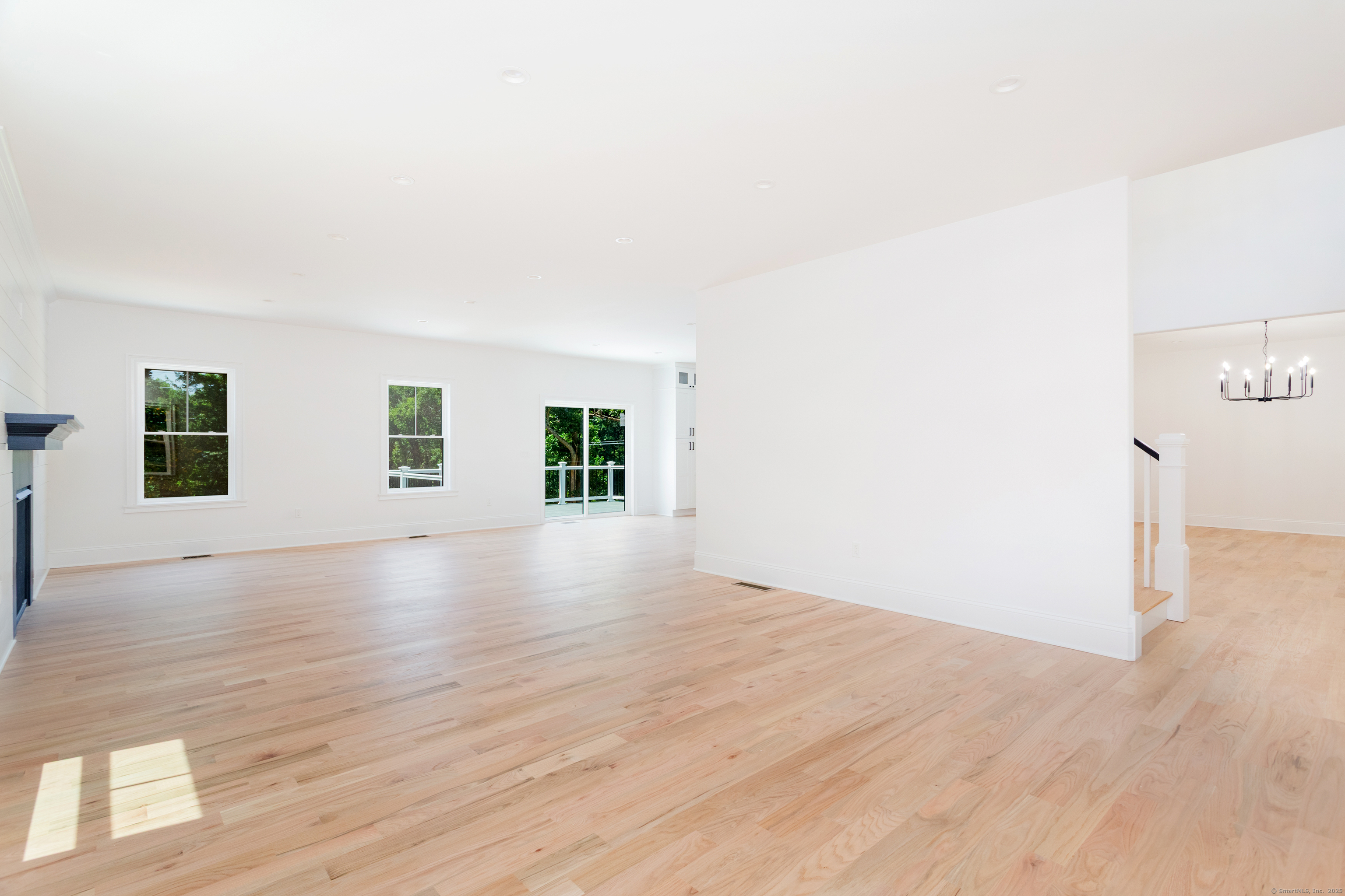 Stratford, Connecticut, 06614, United States, 4 Bedrooms Bedrooms, ,3 BathroomsBathrooms,Residential,For Sale,1906803
