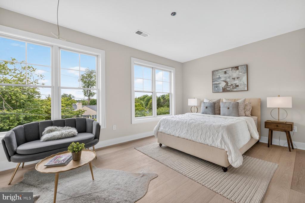 Kensington, Maryland, 20895, United States, 5 Bedrooms Bedrooms, ,5 BathroomsBathrooms,Residential,For Sale,2048532