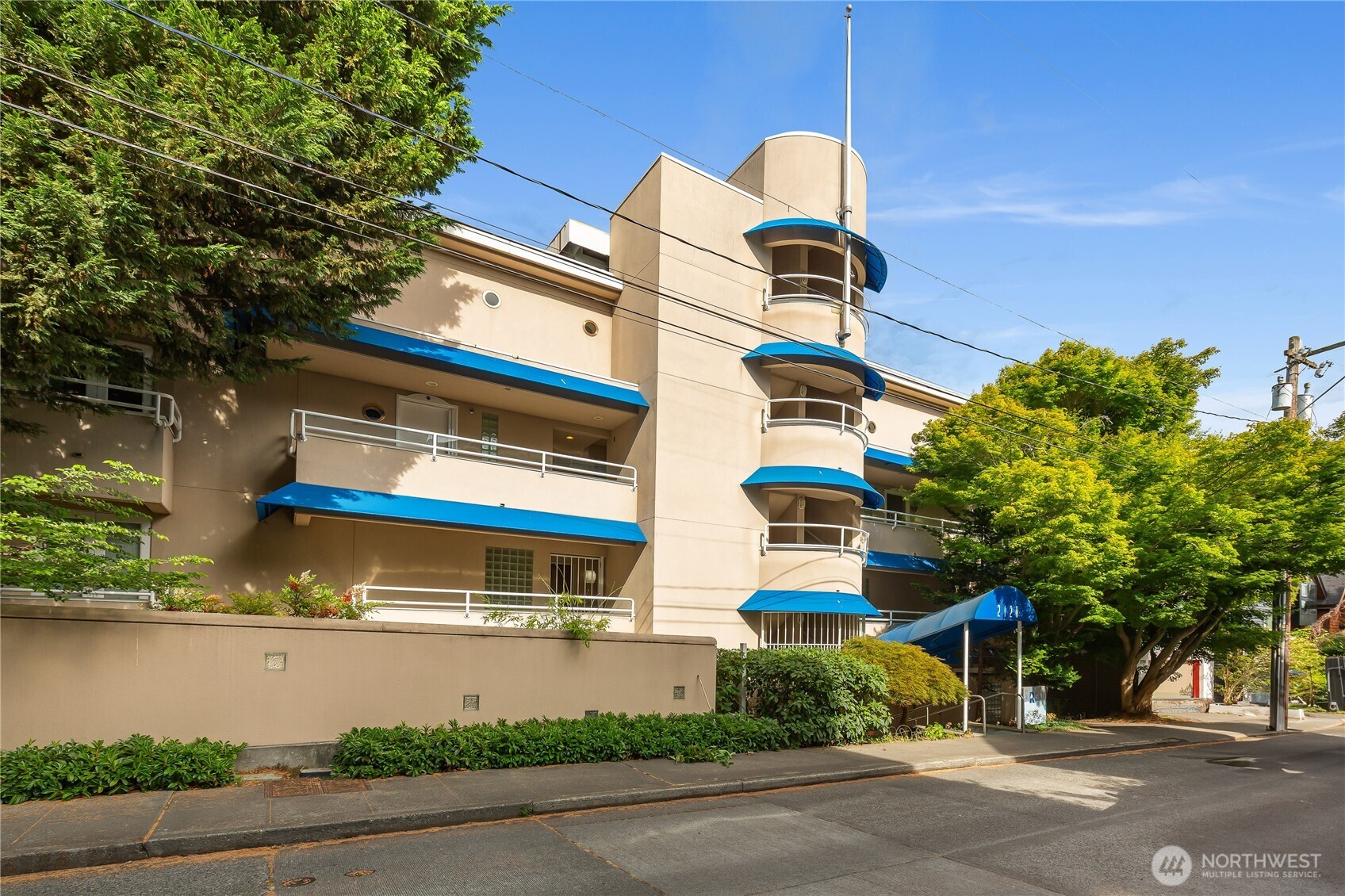 Seattle, Washington, 98109, United States, 2 Bedrooms Bedrooms, ,2 BathroomsBathrooms,Residential,For Sale,1901490