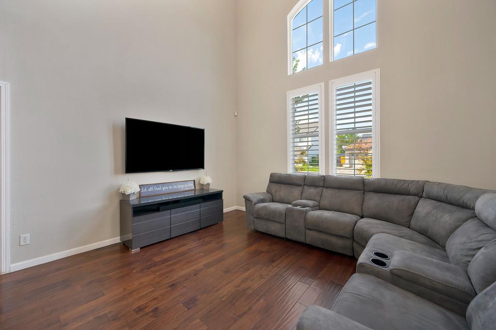 Roseville, California, 95747, United States, 6 Bedrooms Bedrooms, ,4 BathroomsBathrooms,Residential,For Sale,1940337