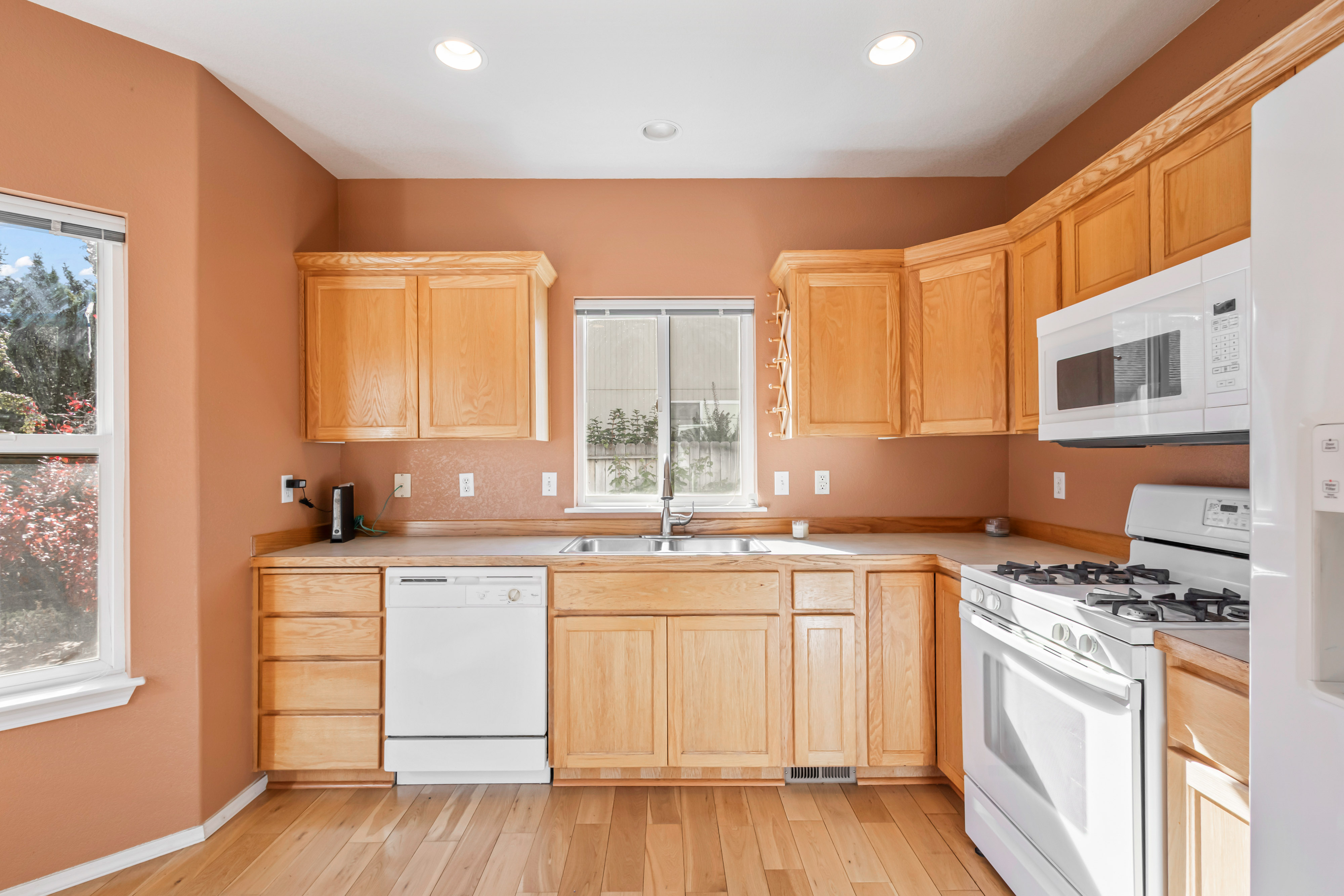 Redmond, Oregon, 97756, United States, 3 Bedrooms Bedrooms, ,3 BathroomsBathrooms,Residential,For Sale,1985077