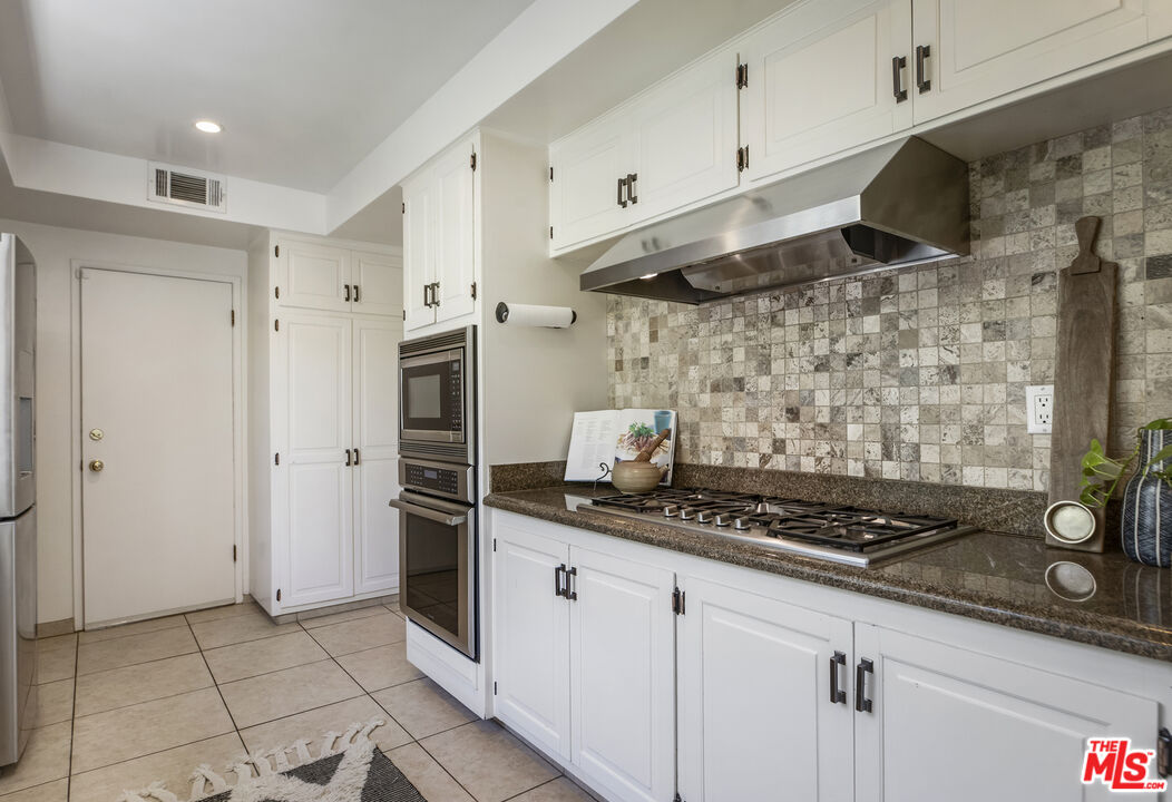 Los Angeles, California, 90027, United States, 4 Bedrooms Bedrooms, ,4 BathroomsBathrooms,Residential,For Sale,1918176