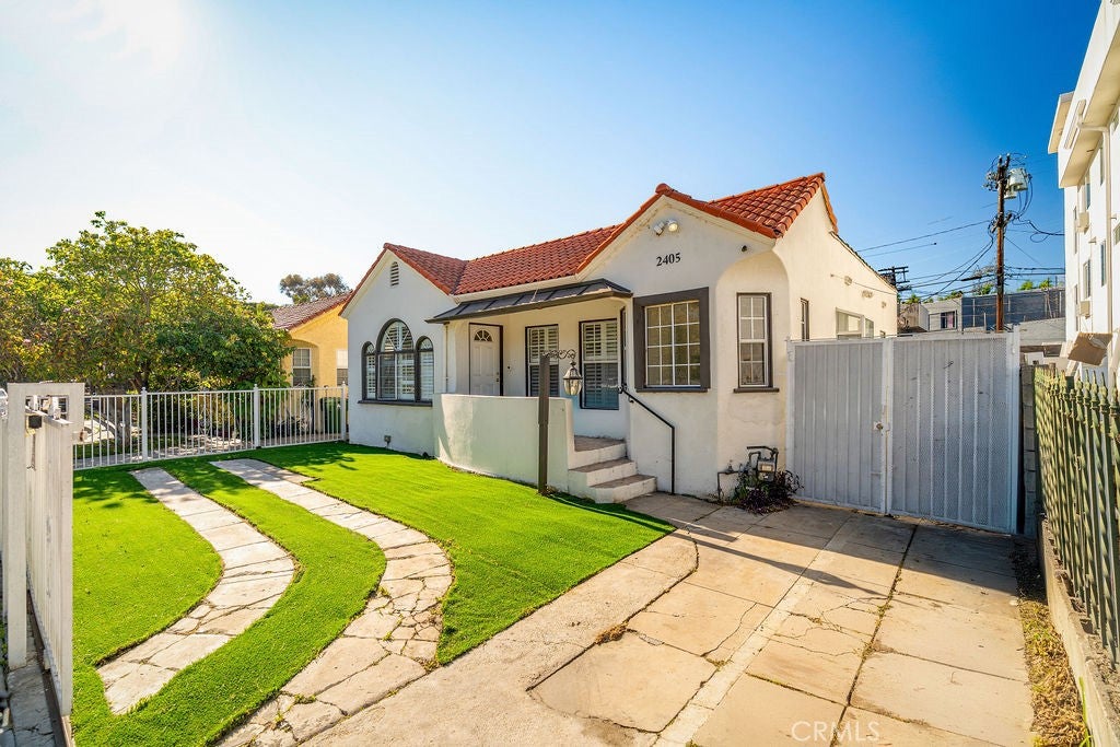 Los Angeles, California, 90016, United States, 3 Bedrooms Bedrooms, ,2 BathroomsBathrooms,Residential,For Sale,2005249