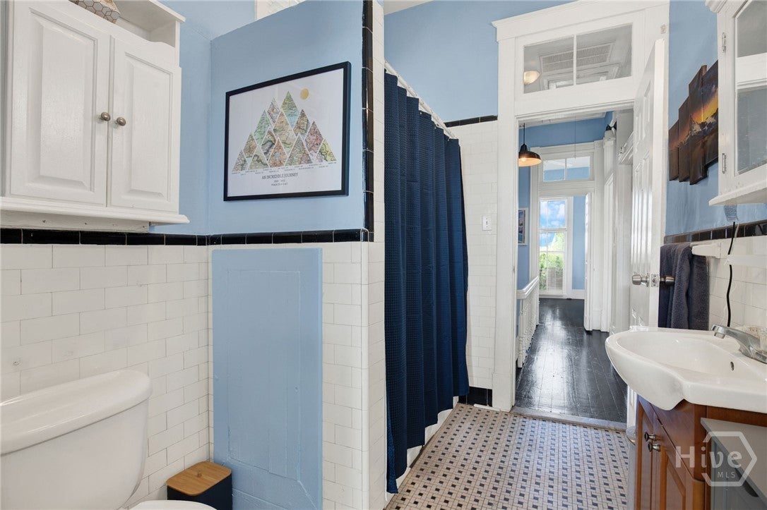 Savannah, Georgia, 31401, United States, 2 Bedrooms Bedrooms, ,3 BathroomsBathrooms,Residential,For Sale,2031134