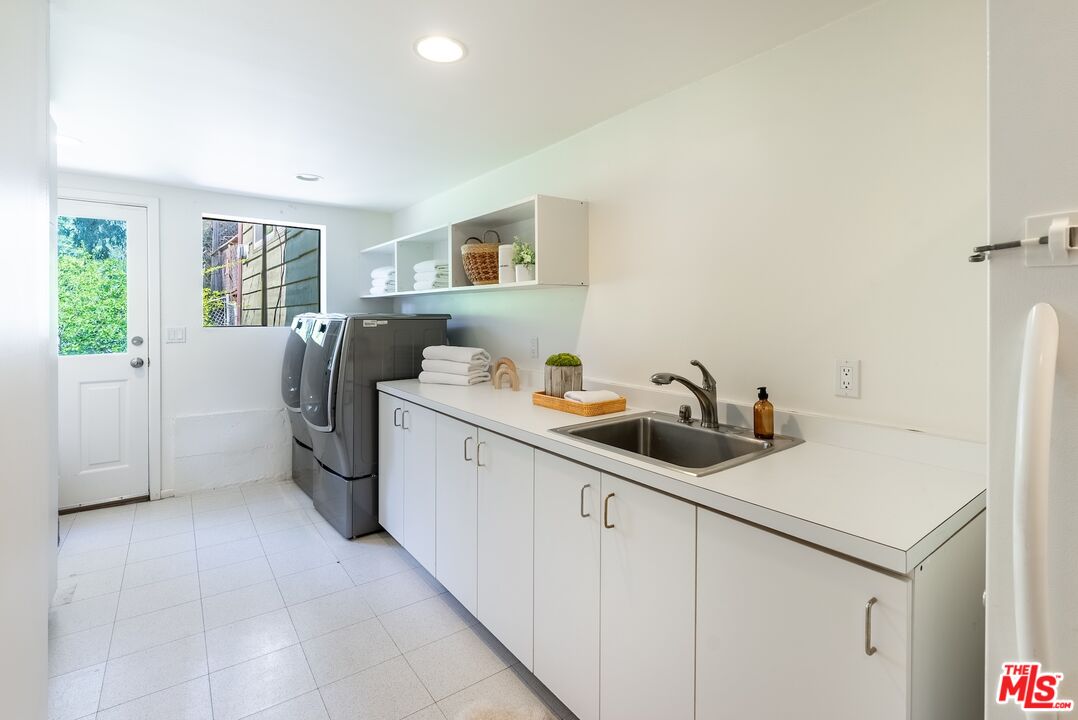 Topanga, California, 90290, United States, 4 Bedrooms Bedrooms, ,5 BathroomsBathrooms,Residential,For Sale,1796839