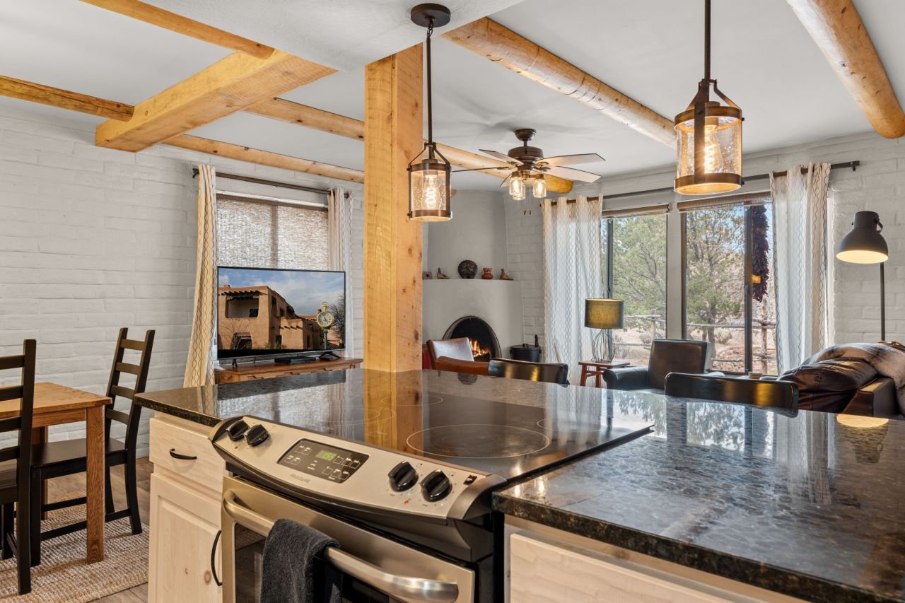 Santa Fe, New Mexico, 87501, United States, 2 Bedrooms Bedrooms, ,3 BathroomsBathrooms,Residential,For Sale,1959101