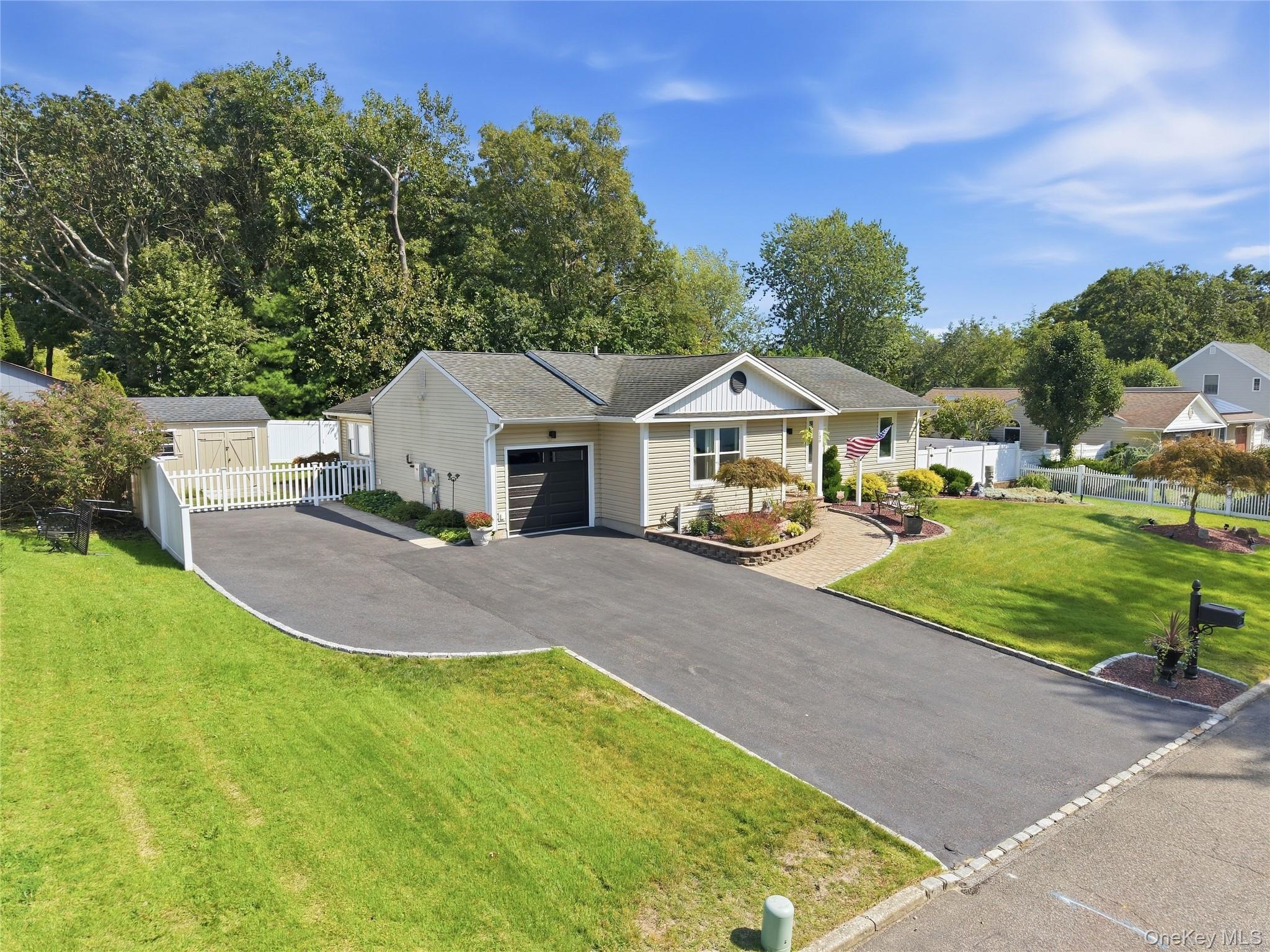  139 N Summit Avenue, Patchogue, NY, 11772 - 物件實景