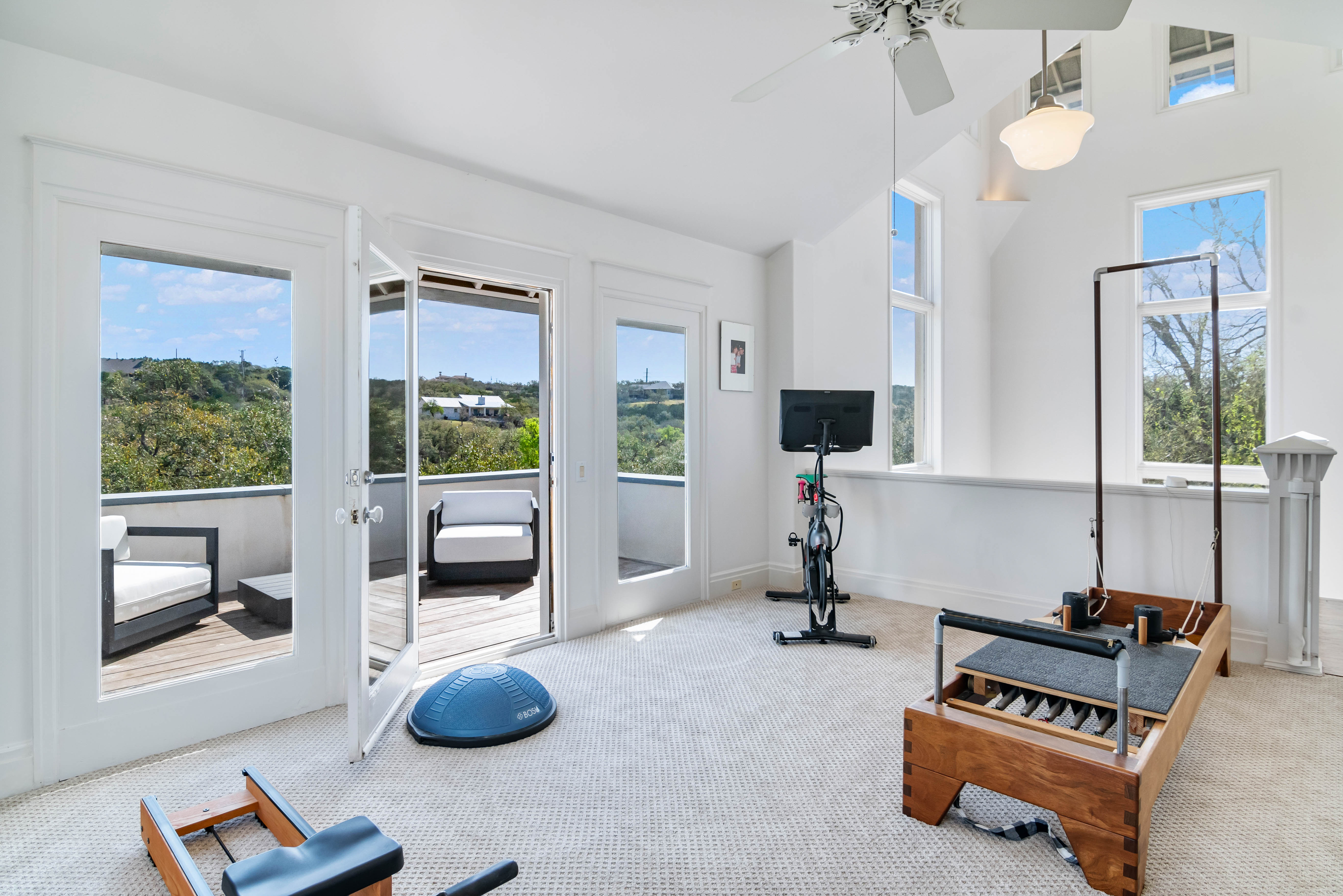  Hill Country Estate with Privacy and Presence - 物件實景