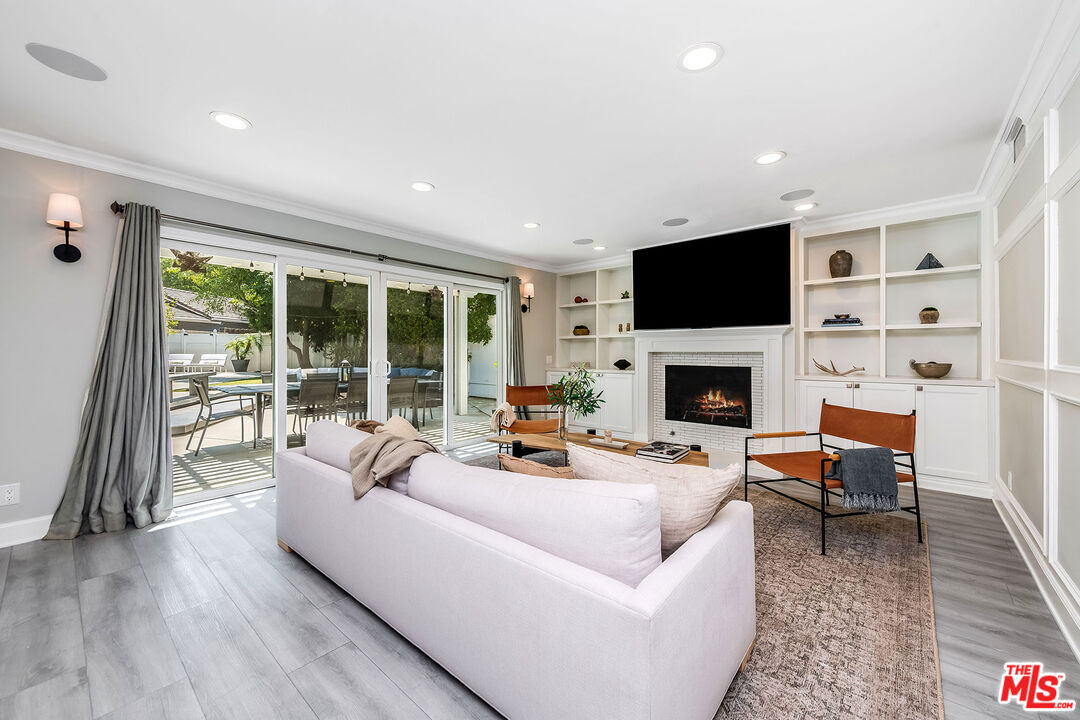 Studio City, California, 91604, United States, 4 Bedrooms Bedrooms, ,3 BathroomsBathrooms,Residential,For Sale,1850354