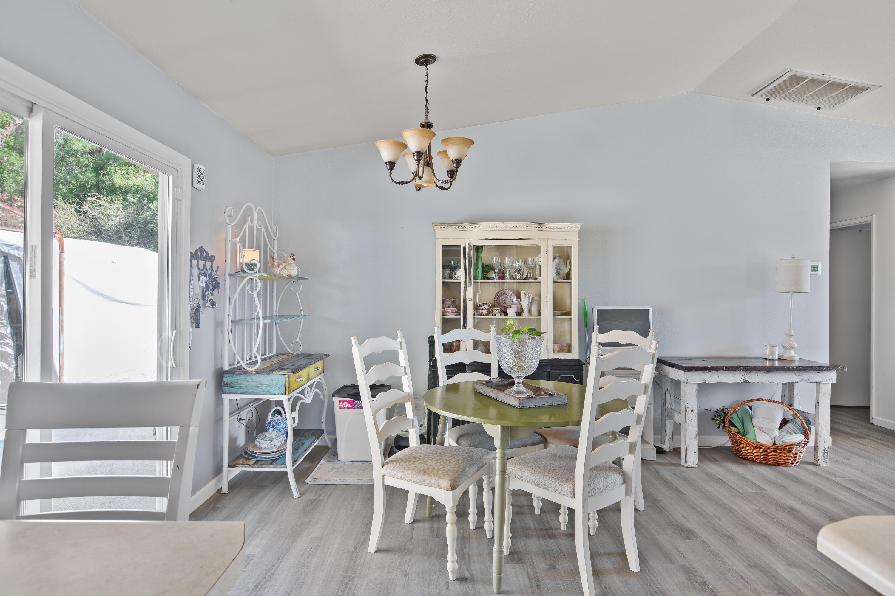 Williams, Oregon, 97544, United States, 3 Bedrooms Bedrooms, ,2 BathroomsBathrooms,Residential,For Sale,1983882