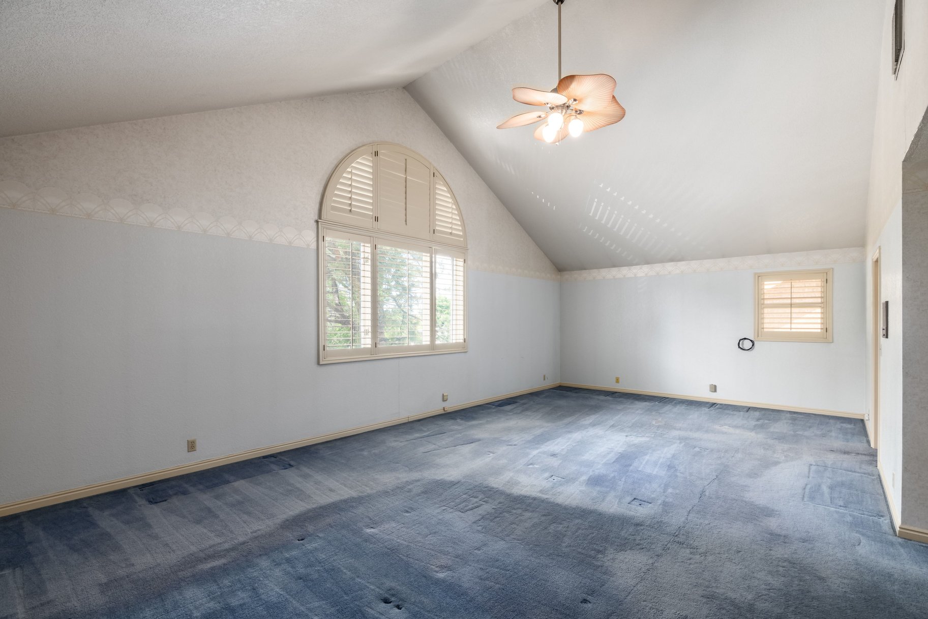  Timeless Holladay Opportunity Backing Cottonwood Club - 物件實景