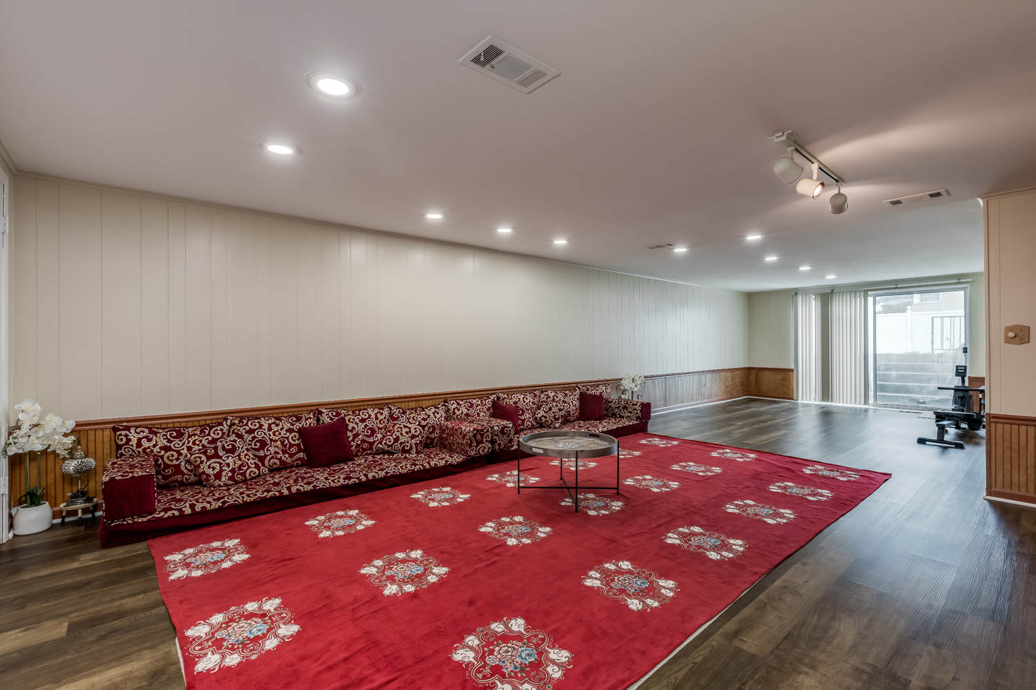 Morton Grove, Illinois, 60053, United States, 5 Bedrooms Bedrooms, ,3 BathroomsBathrooms,Residential,For Sale,1928760