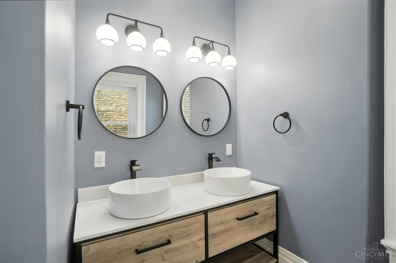 Cincinnati, Ohio, 45214, United States, 4 Bedrooms Bedrooms, ,3 BathroomsBathrooms,Residential,For Sale,1955713