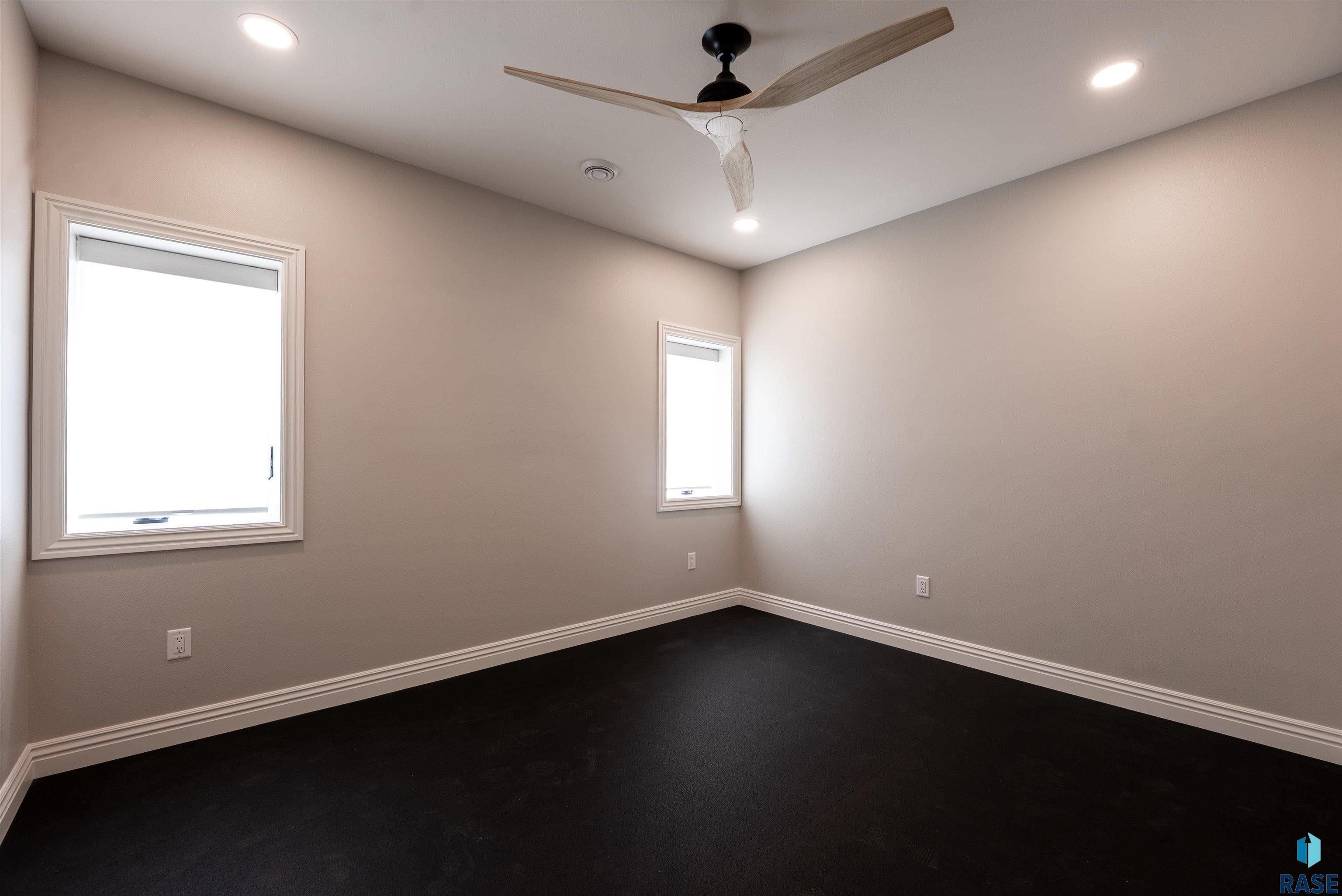 Sioux Falls, South Dakota, 57106, United States, ,Residential,For Sale,1986219