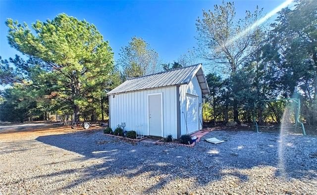 Tahlequah, Oklahoma, 74464, United States, 2 Bedrooms Bedrooms, ,2 BathroomsBathrooms,Residential,For Sale,1977801