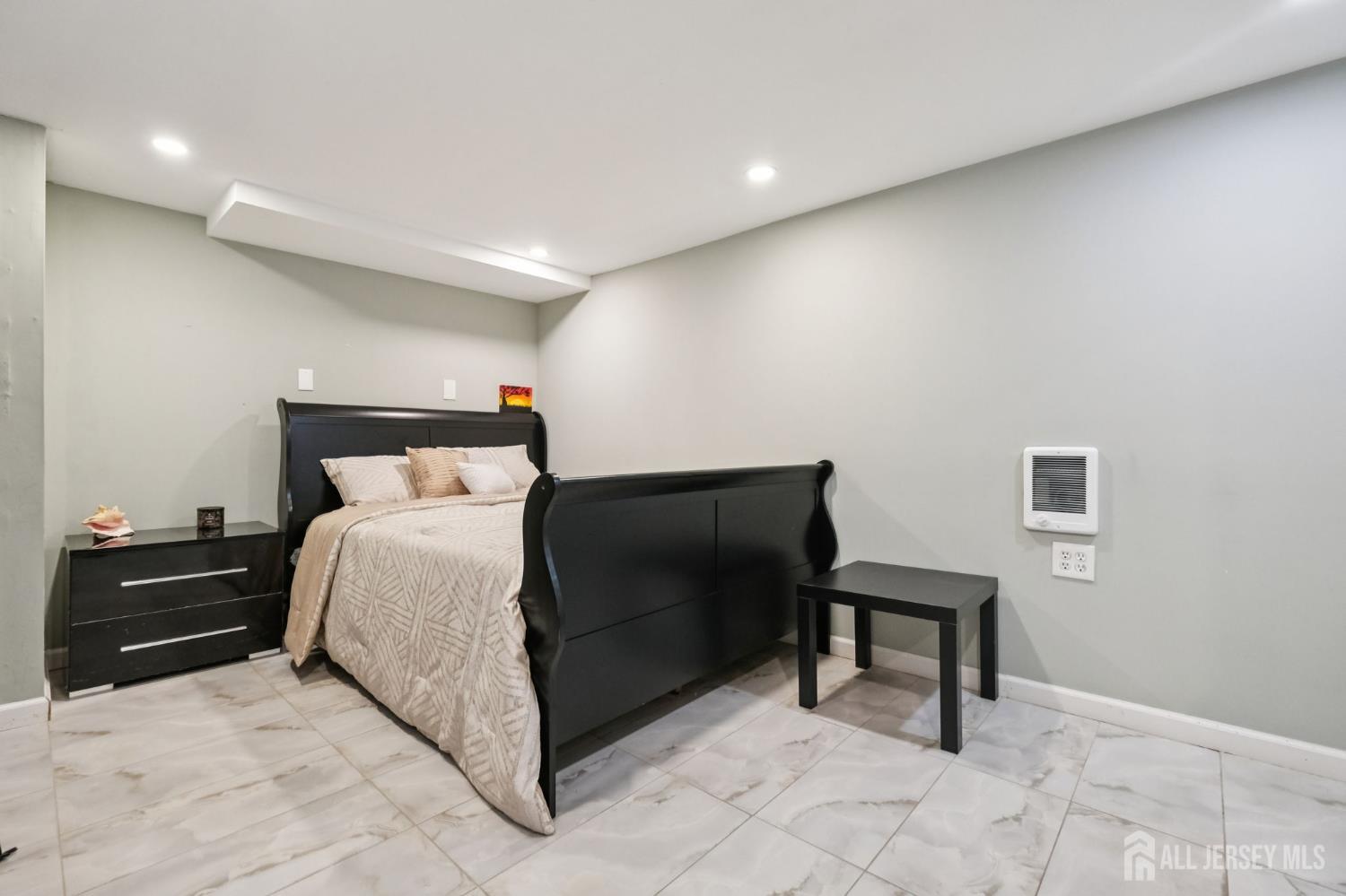 Woodbridge Proper, New Jersey, 07095, United States, 3 Bedrooms Bedrooms, ,3 BathroomsBathrooms,Residential,For Sale,1997367