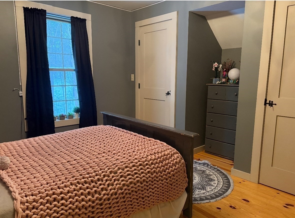 Northbridge, Massachusetts, 01588, United States, 4 Bedrooms Bedrooms, ,2 BathroomsBathrooms,Residential,For Sale,2015326