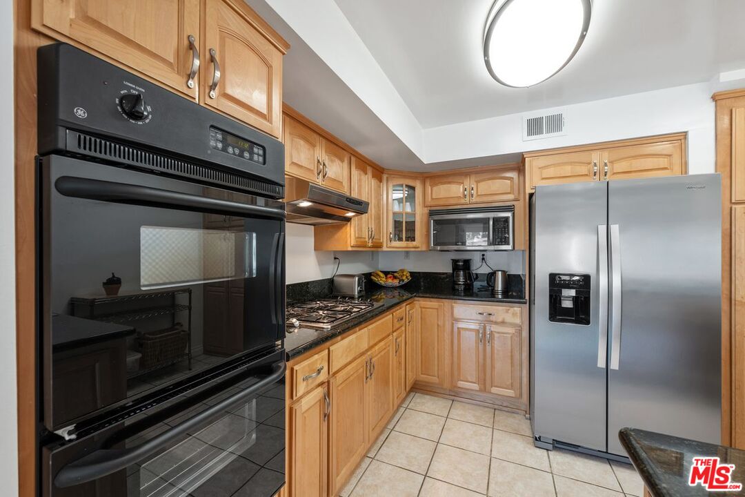 Santa Monica, California, 90404, United States, 3 Bedrooms Bedrooms, ,3 BathroomsBathrooms,Residential,For Sale,1779157