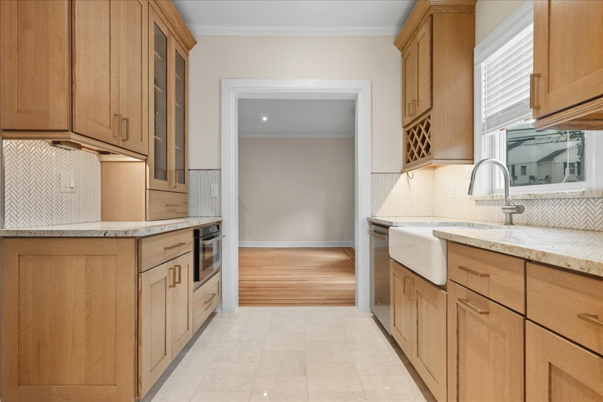 Floral Park, New York, 11001, United States, 4 Bedrooms Bedrooms, ,4 BathroomsBathrooms,Residential,For Sale,1977221