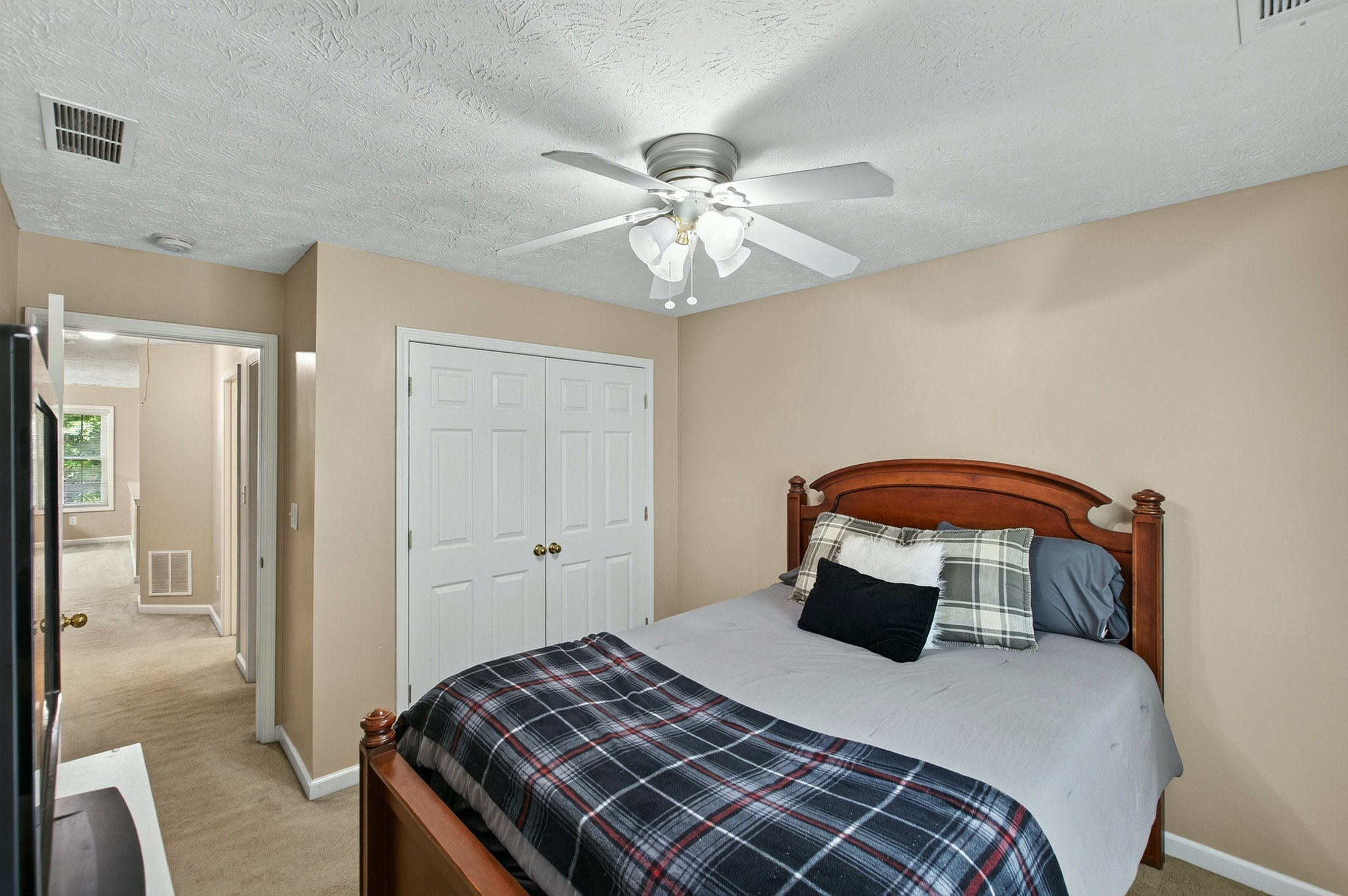  Charming Home on an Expansive 2.8+/- Acre Corner Lot - 物件實景