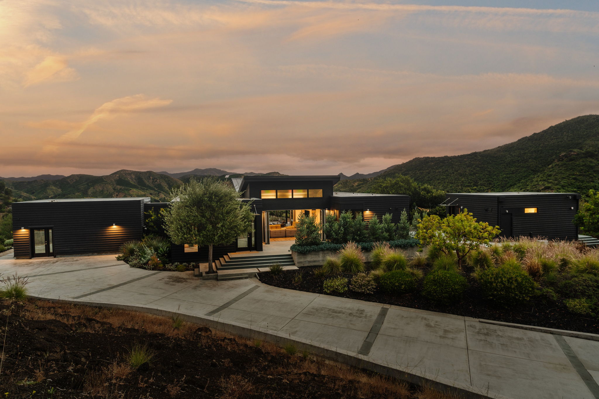  3649 Kanan Rd - 物件實景