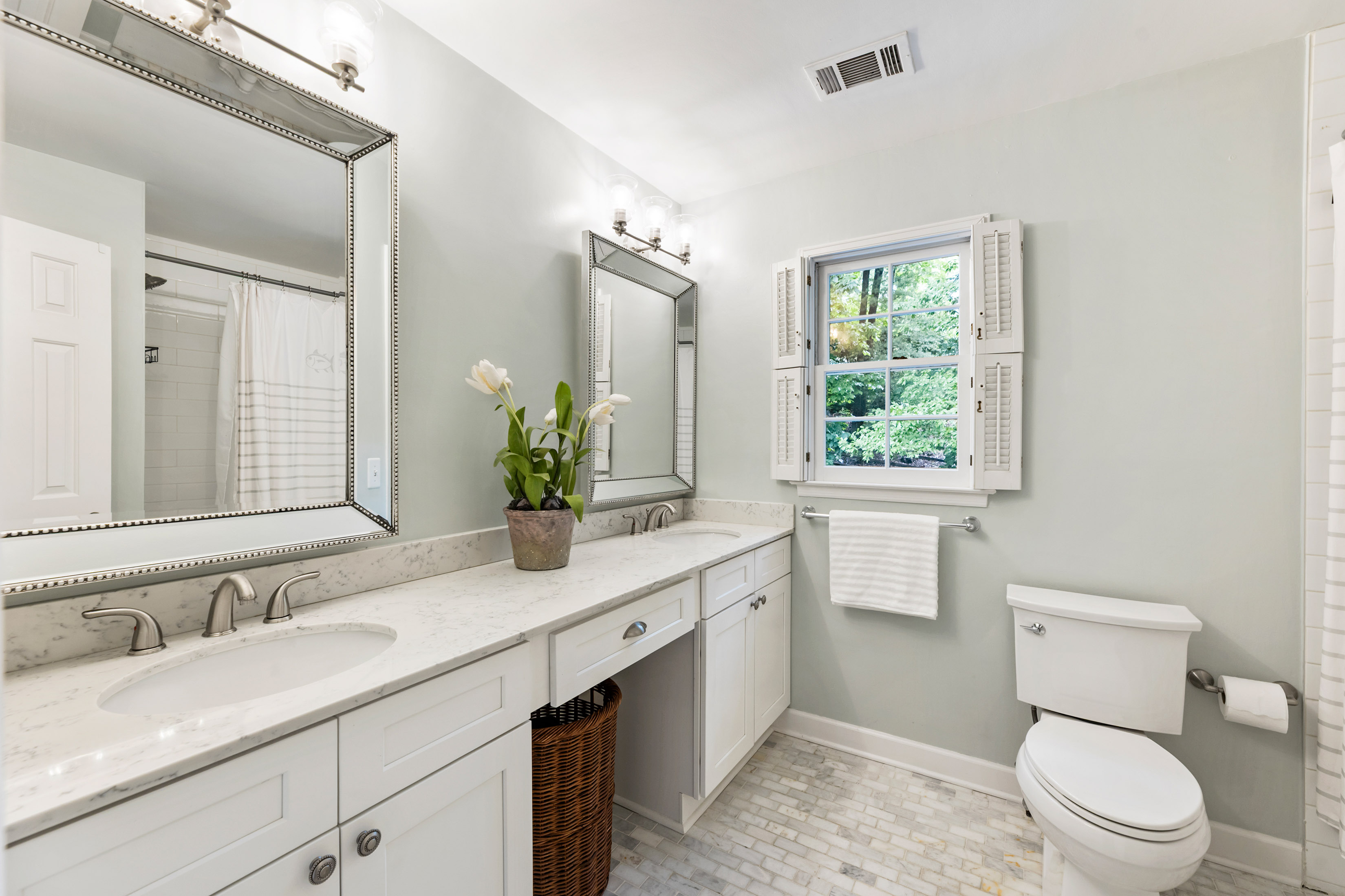  Beautifully Updated Brick Home on Quiet Cul-de-sac in Desirable Horseshoe Bend - 物件實景