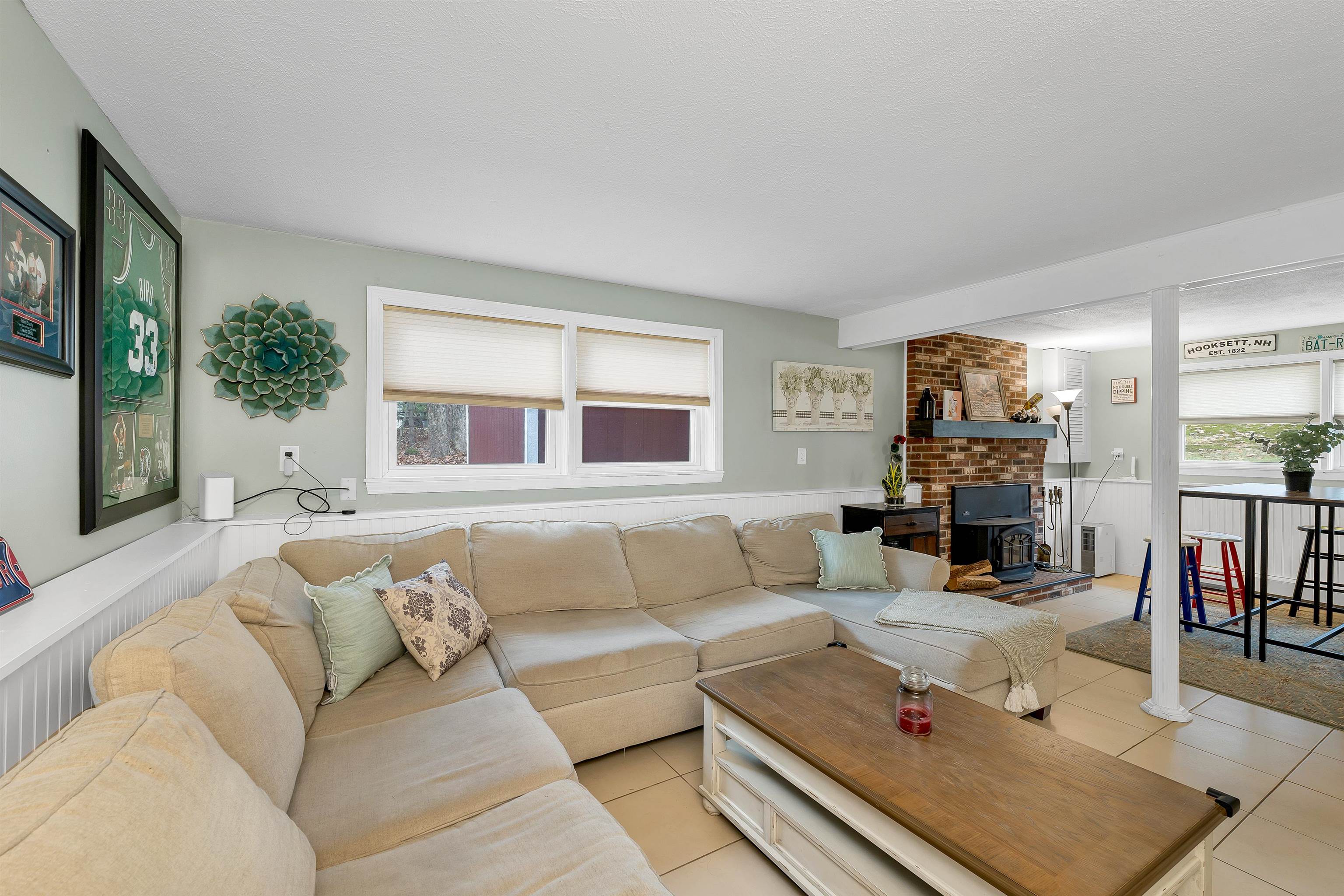 Hooksett, New Hampshire, 03106, United States, 3 Bedrooms Bedrooms, ,2 BathroomsBathrooms,Residential,For Sale,1992104