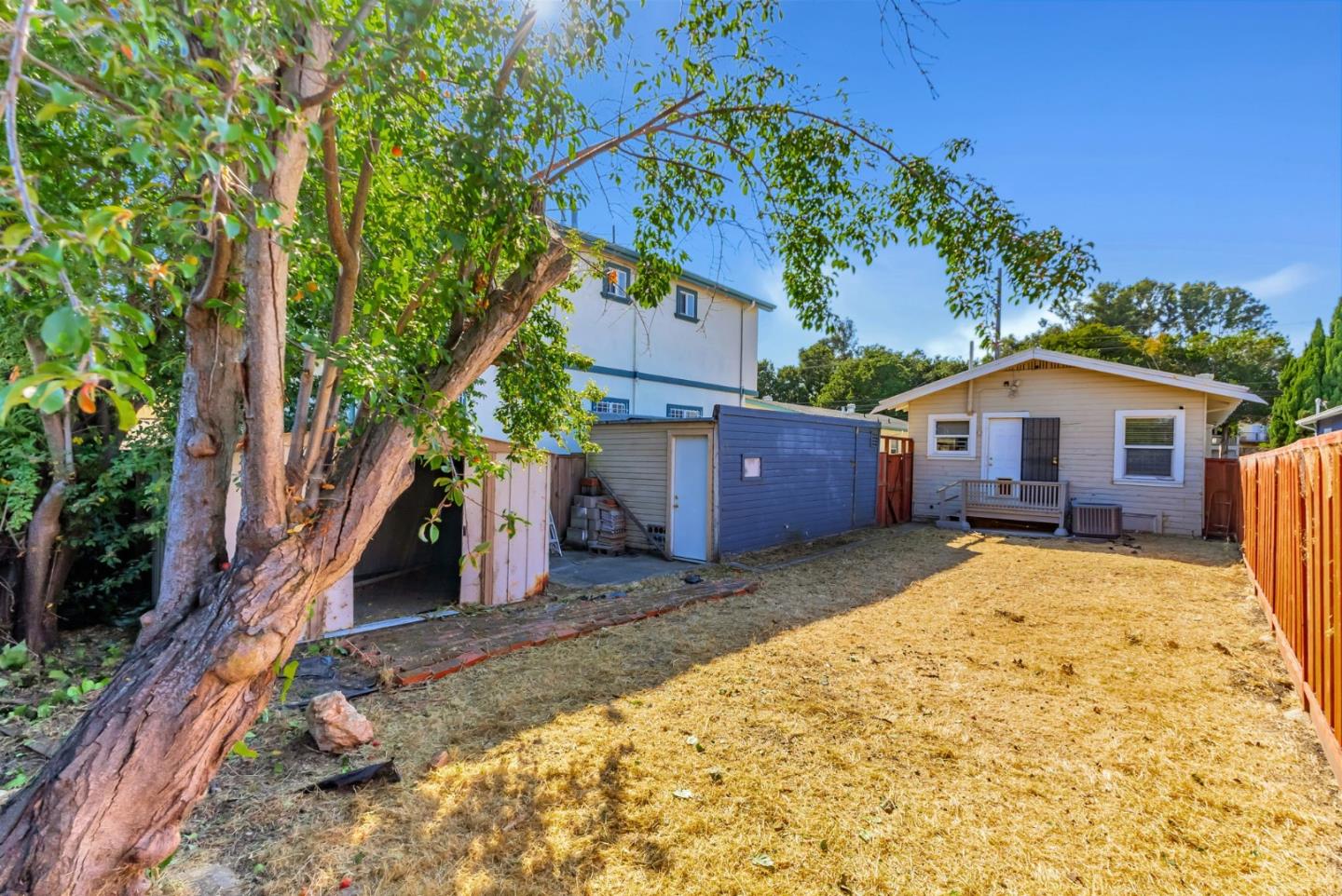 Oakland, California, 94601, United States, 2 Bedrooms Bedrooms, ,2 BathroomsBathrooms,Residential,For Sale,1901407