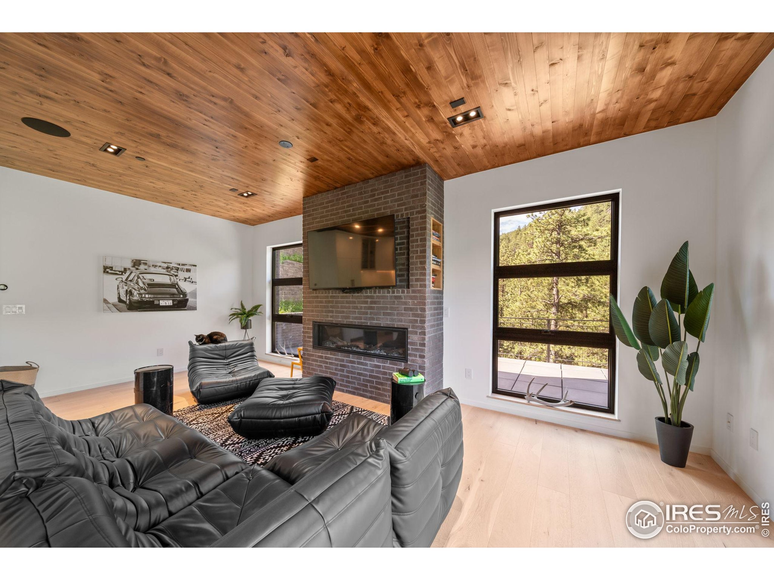 Boulder, Colorado, 80302, United States, 4 Bedrooms Bedrooms, ,3 BathroomsBathrooms,Residential,For Sale,1947999