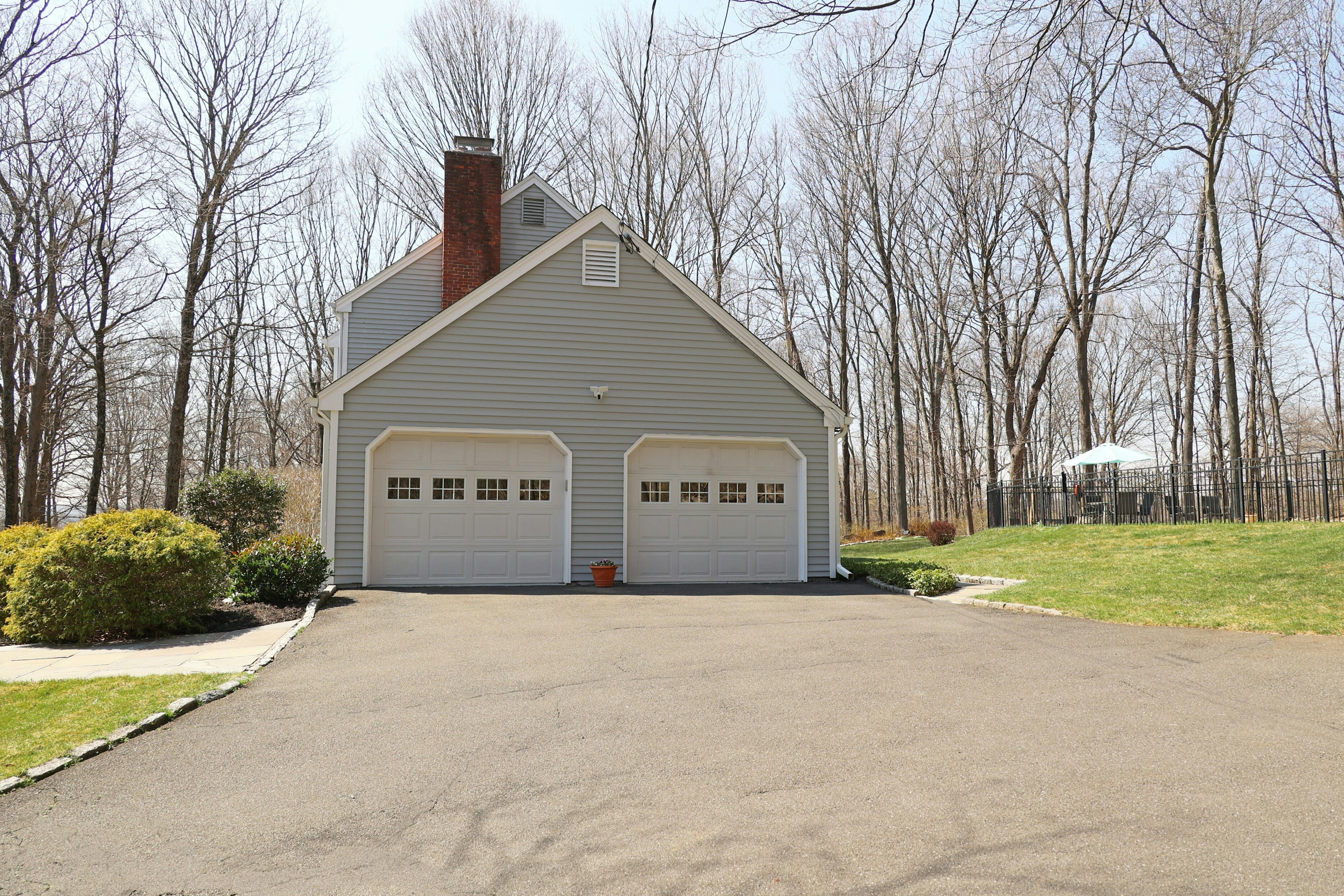  Classic New England Colonial - 物件實景