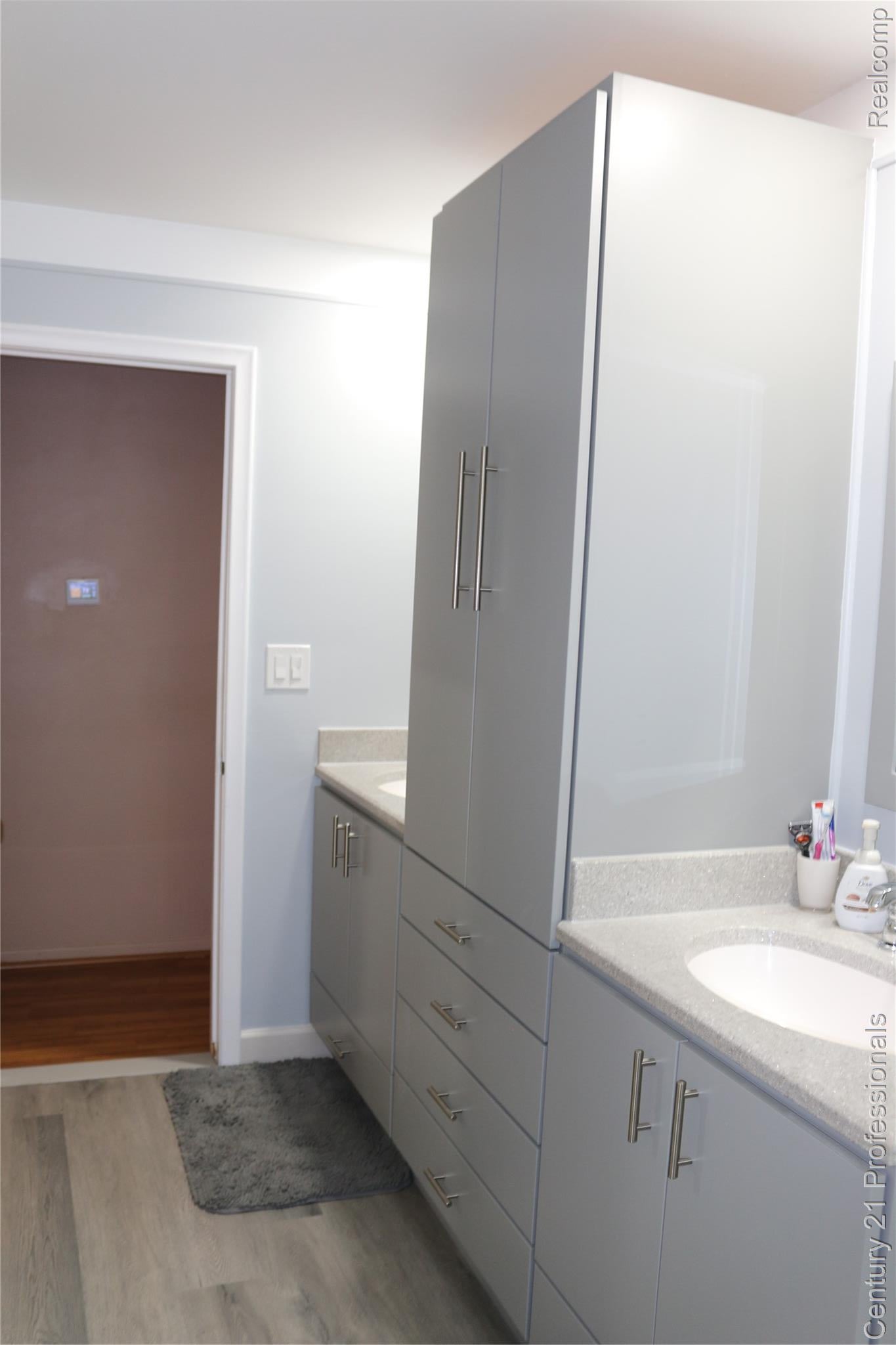 RochesterHills, Michigan, 48309, United States, 3 Bedrooms Bedrooms, ,3 BathroomsBathrooms,Residential,For Sale,1973960