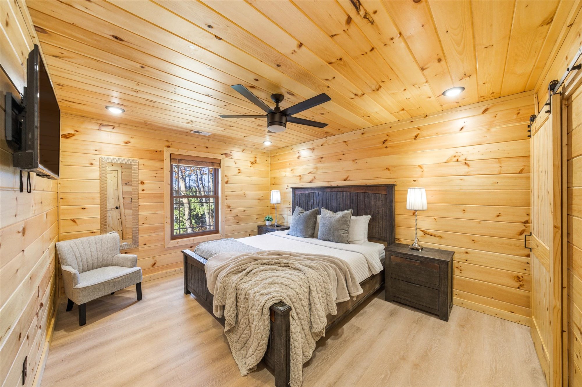 Sevierville, Tennessee, 37862, United States, 2 Bedrooms Bedrooms, ,2 BathroomsBathrooms,Residential,For Sale,1992770