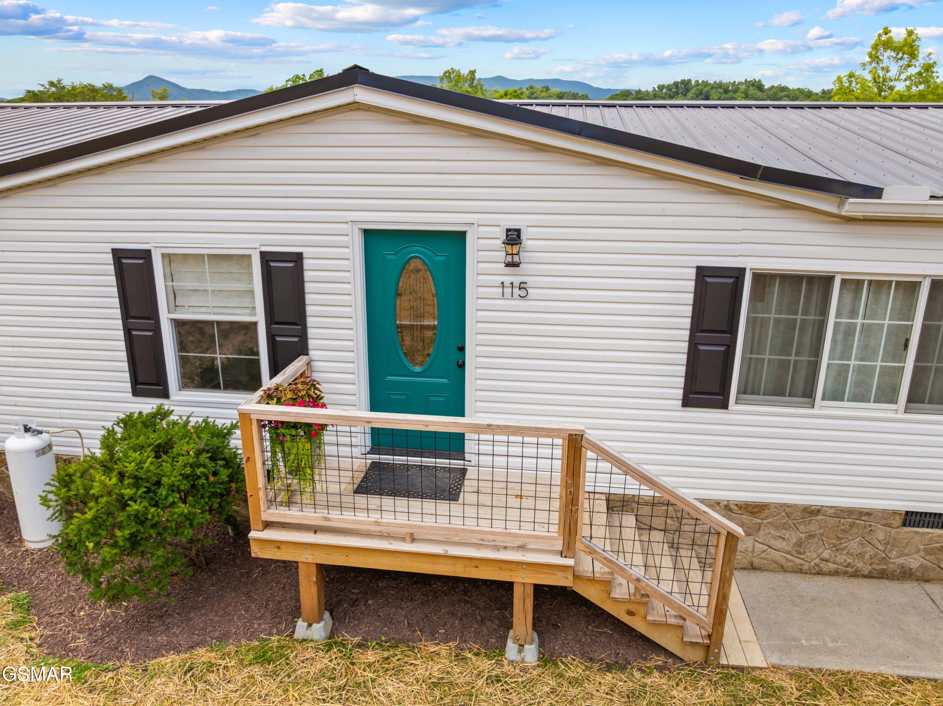 Dandridge, Tennessee, 37725, United States, 3 Bedrooms Bedrooms, ,2 BathroomsBathrooms,Residential,For Sale,1982636