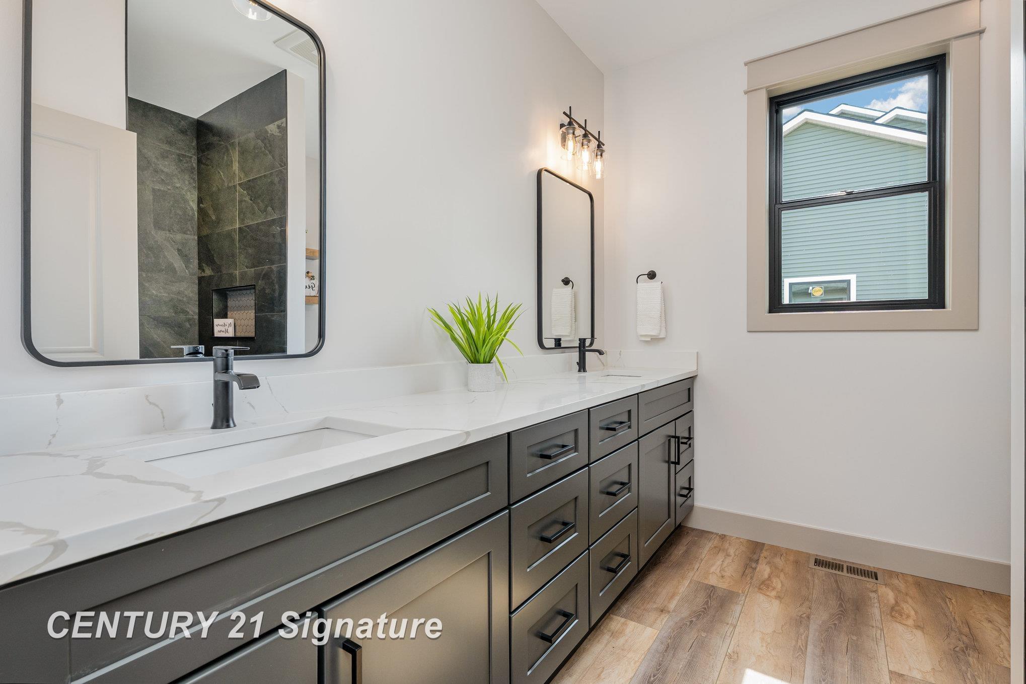 Freeland, Michigan, 48623, United States, 3 Bedrooms Bedrooms, ,3 BathroomsBathrooms,Residential,For Sale,1983558