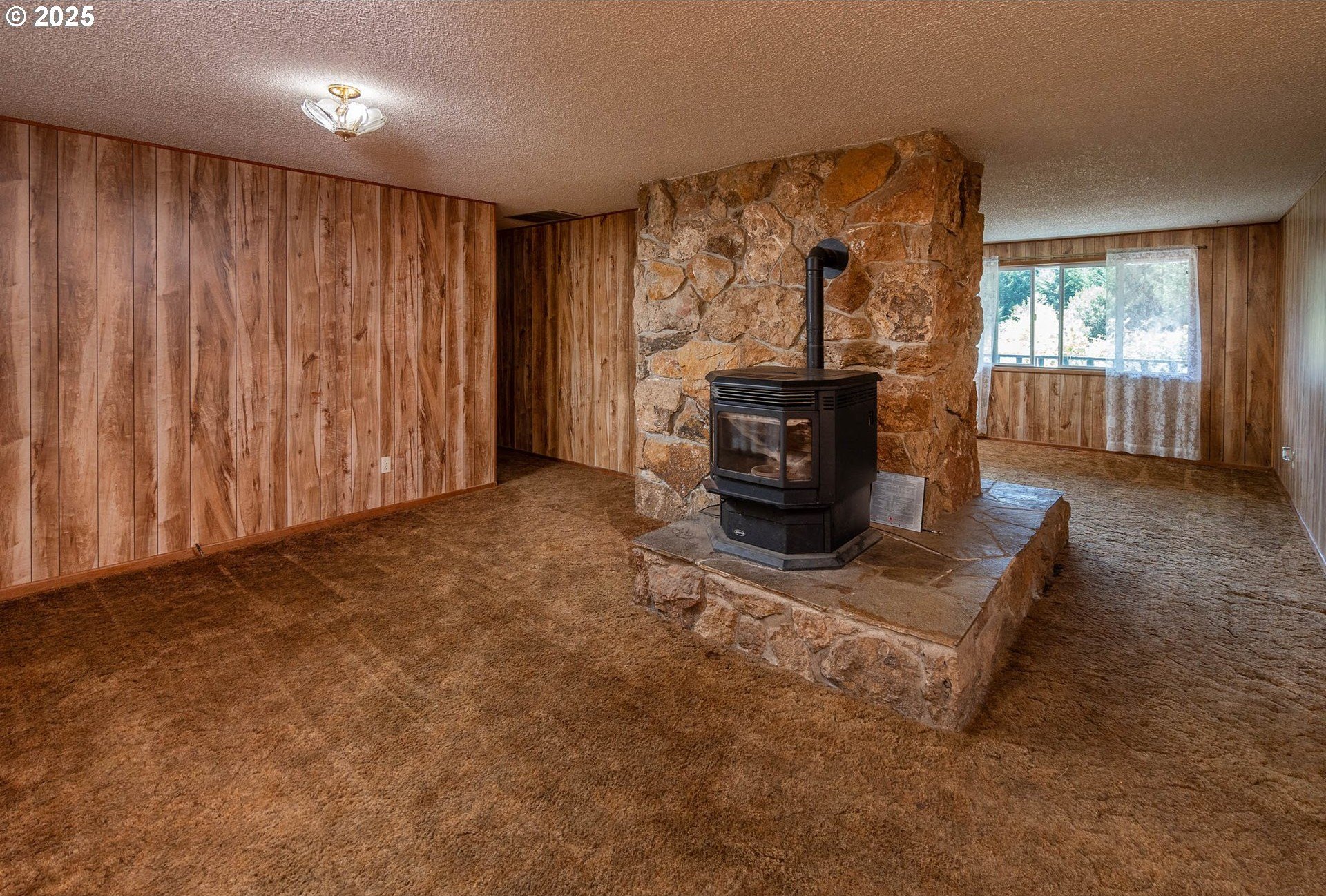 Myrtle Point, Oregon, 97458, United States, 3 Bedrooms Bedrooms, ,3 BathroomsBathrooms,Residential,For Sale,1975614