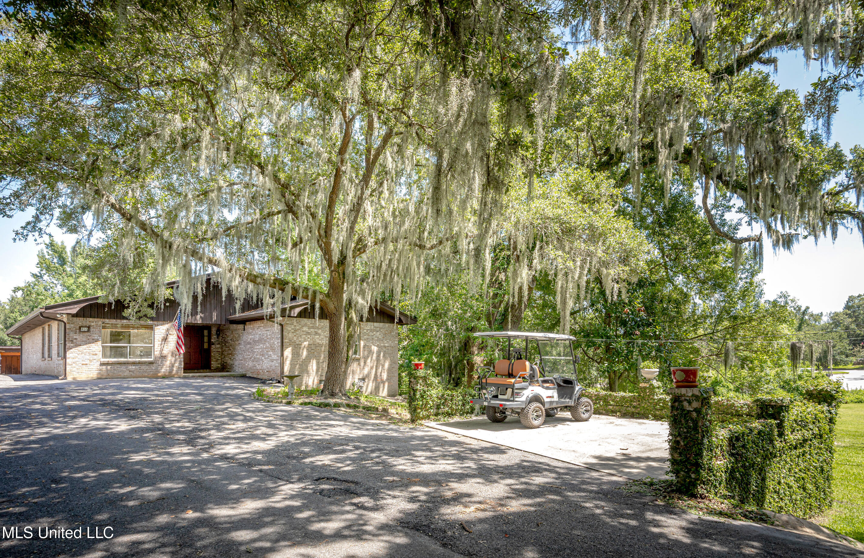 Ocean Springs, Mississippi, 39564, United States, 3 Bedrooms Bedrooms, ,3 BathroomsBathrooms,Residential,For Sale,1903607