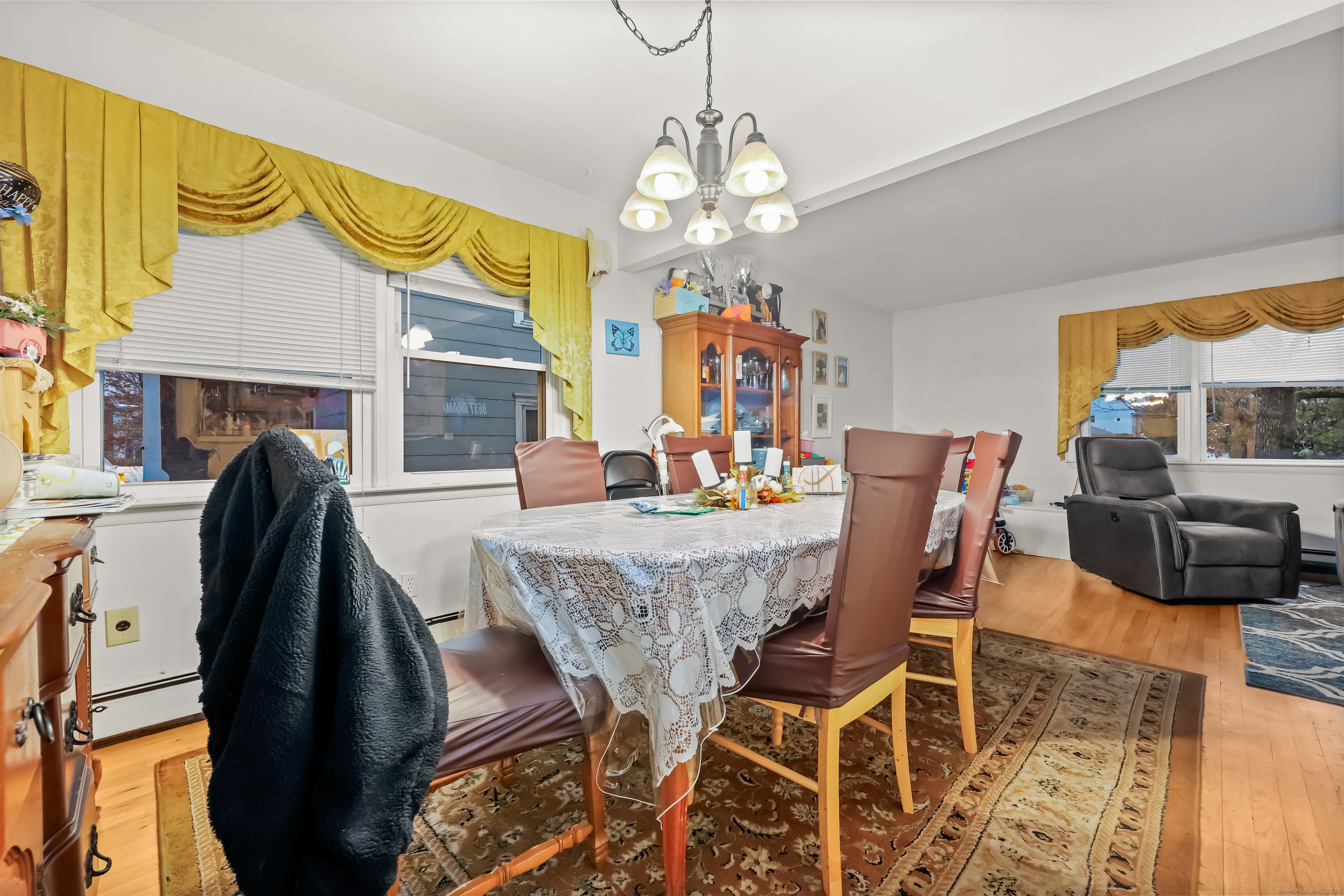 Stamford, Connecticut, 06902, United States, 6 Bedrooms Bedrooms, ,2 BathroomsBathrooms,Residential,For Sale,2003004