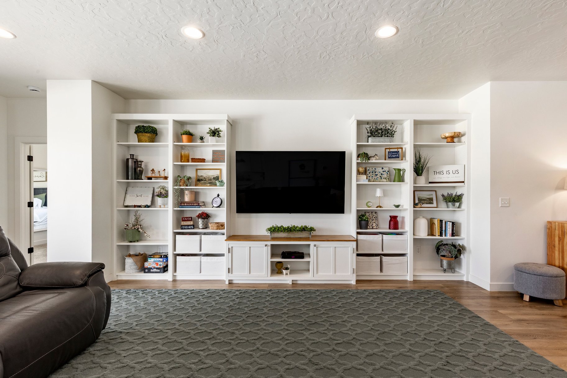  Spacious rambler with ADU. Open design and backyard made for living. - 物件實景