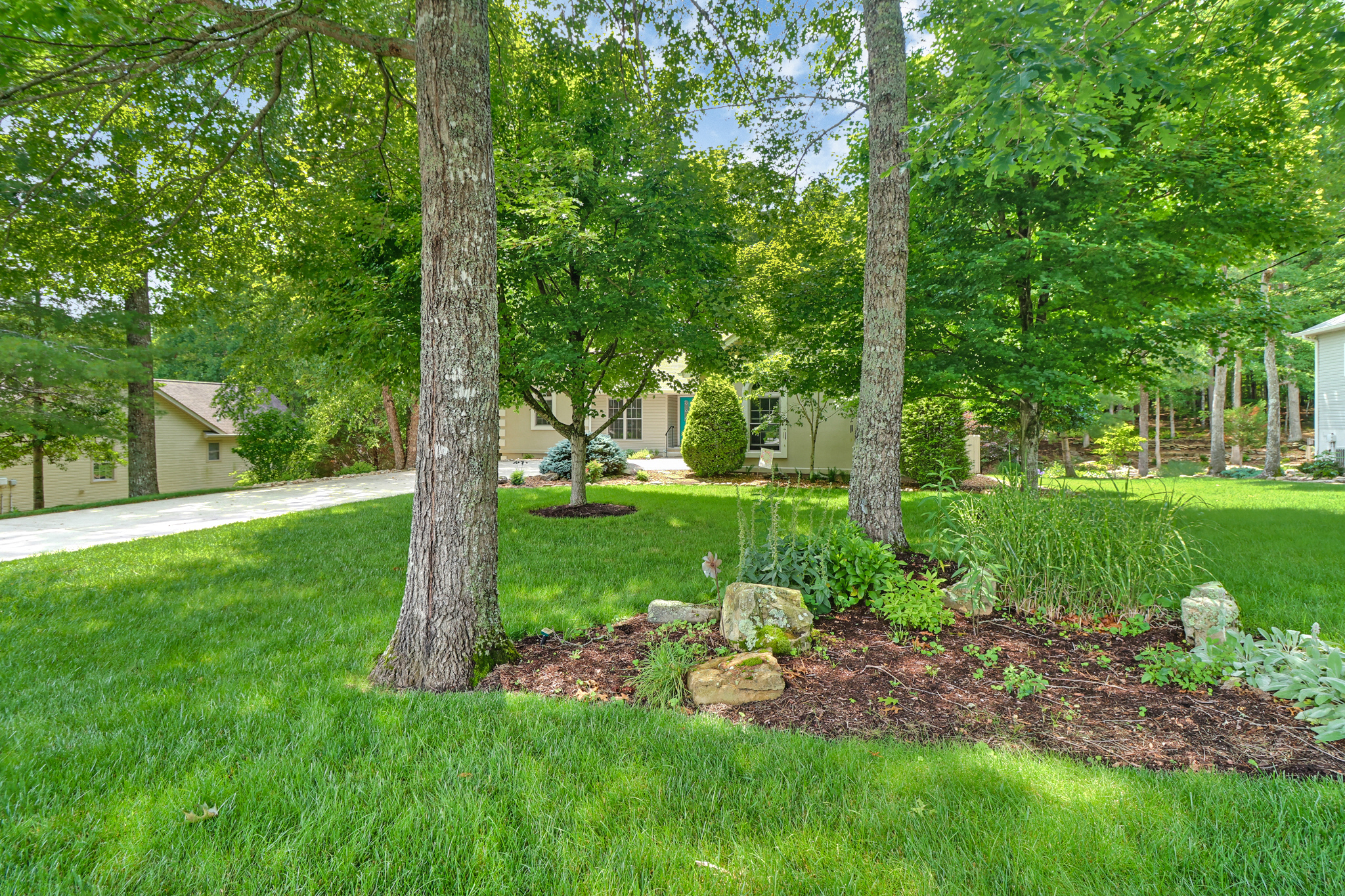 Crossville, Tennessee, 38558, United States, 3 Bedrooms Bedrooms, ,2 BathroomsBathrooms,Residential,For Sale,1975656