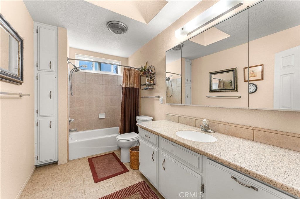 Yucaipa, California, 92399, United States, 3 Bedrooms Bedrooms, ,3 BathroomsBathrooms,Residential,For Sale,1981591