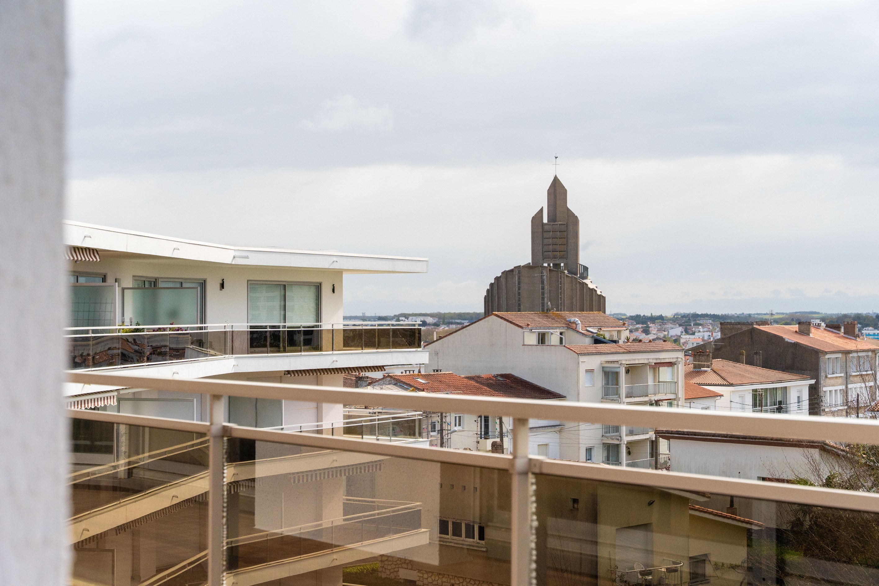  EXCEPTIONAL 230 SQM APARTMENT STEPS FROM TOWN CENTRE OF ROYAN WITH LARGE TERRAC… - 物件實景