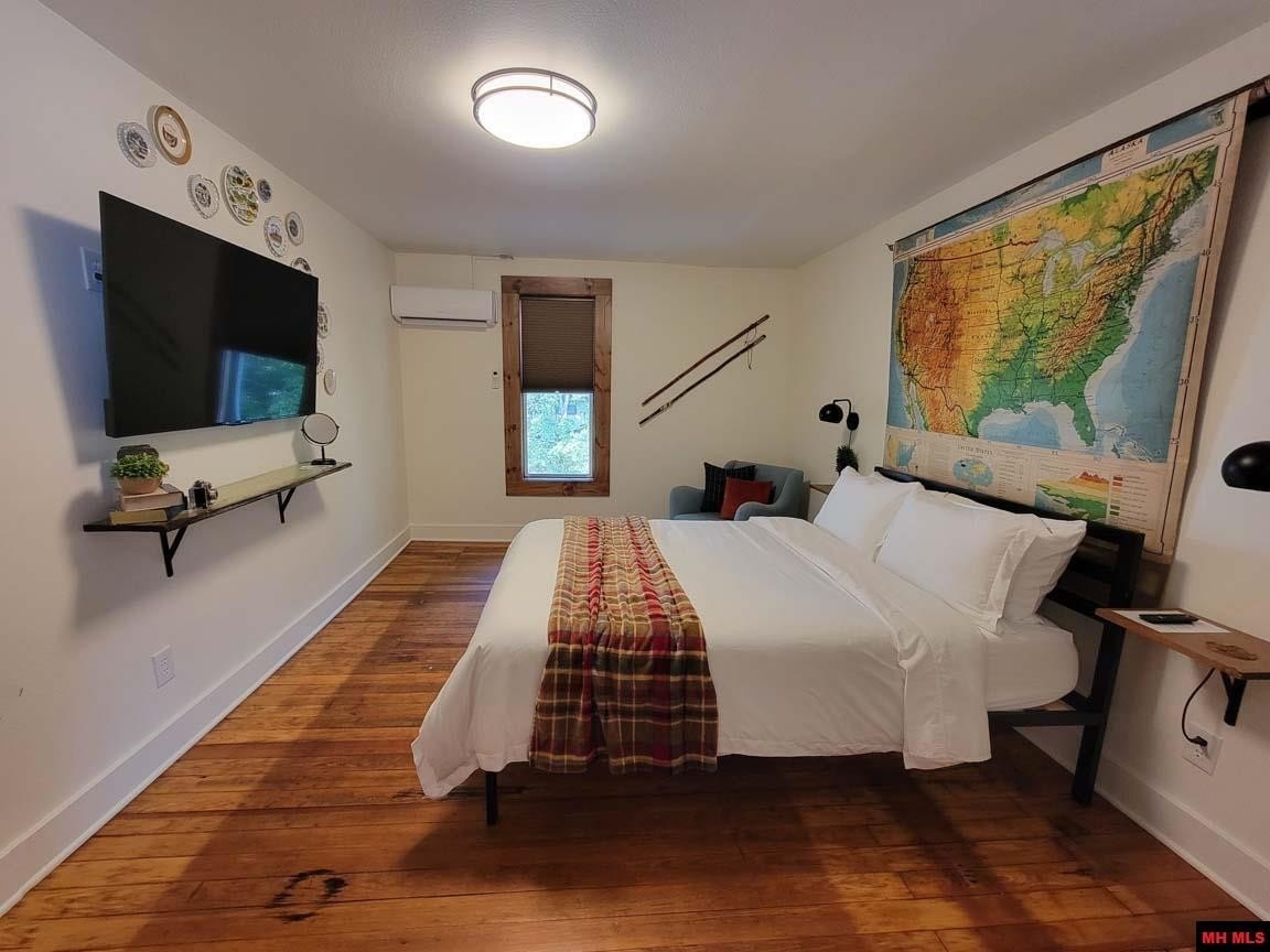 Cotter, Arkansas, 72626, United States, ,2 BathroomsBathrooms,Residential,For Sale,1924105