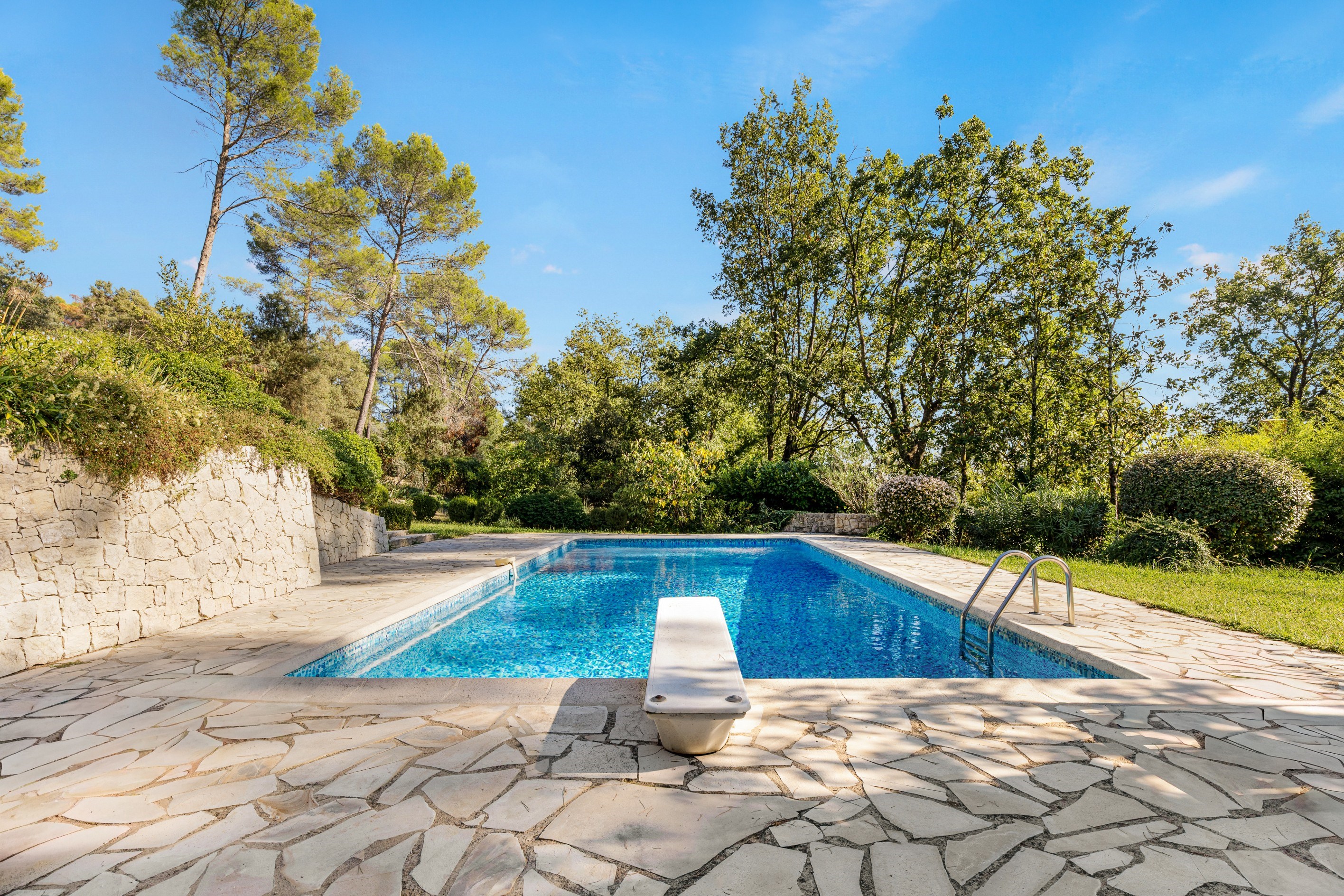  Exclusive listing: Property with guest accommodation in a private estate - 物件實景