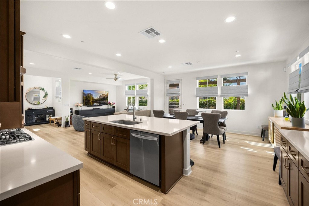 Upland, California, 91784, United States, 3 Bedrooms Bedrooms, ,3 BathroomsBathrooms,Residential,For Sale,1988637