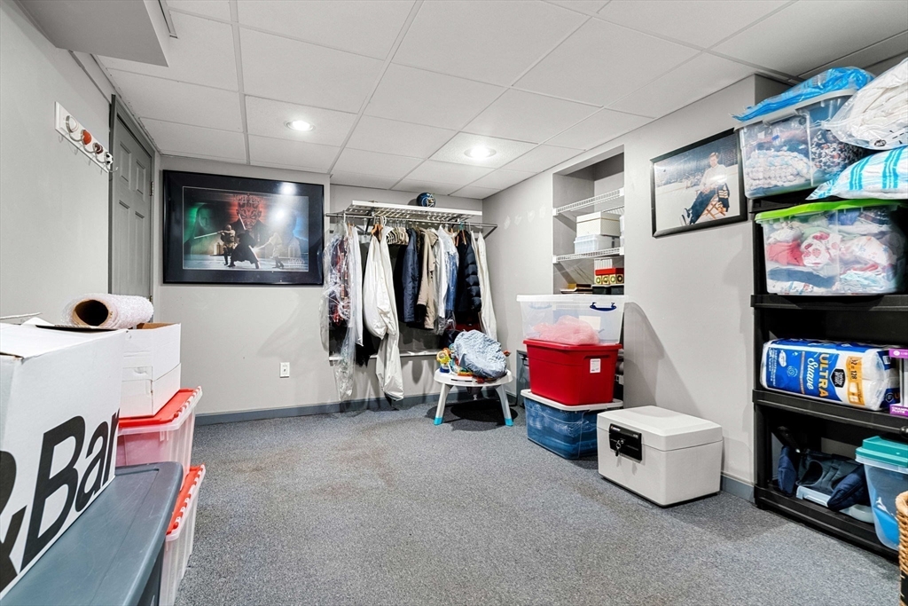 Haverhill, Massachusetts, 01835, United States, 3 Bedrooms Bedrooms, ,2 BathroomsBathrooms,Residential,For Sale,1967914