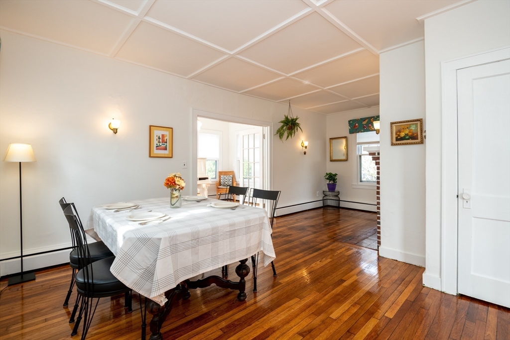 Stoneham, Massachusetts, 02180, United States, 3 Bedrooms Bedrooms, ,1 BathroomBathrooms,Residential,For Sale,1974413